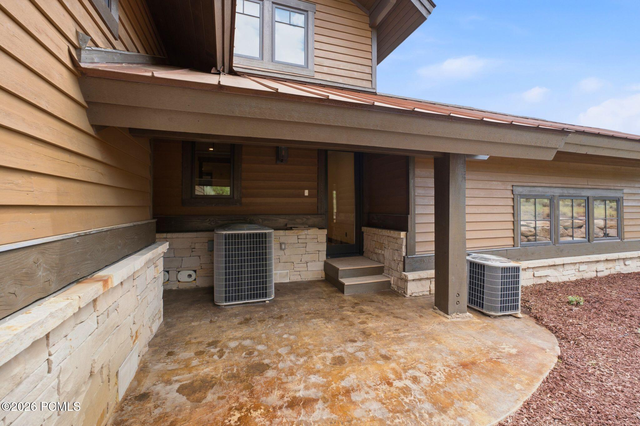 8235 N Sunrise Loop