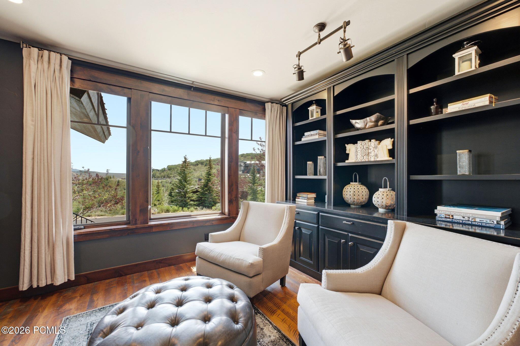 8235 N Sunrise Loop