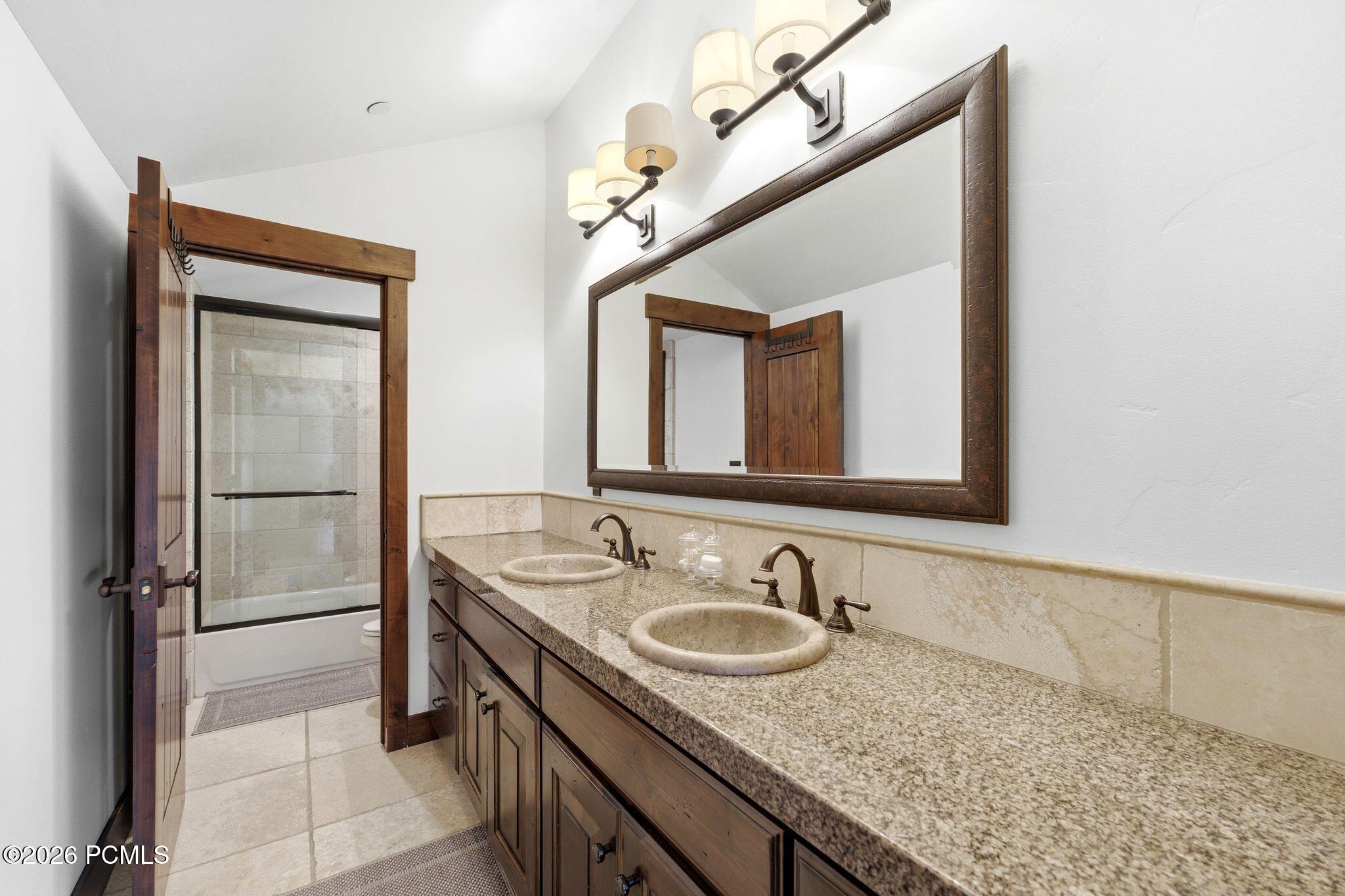 8235 N Sunrise Loop