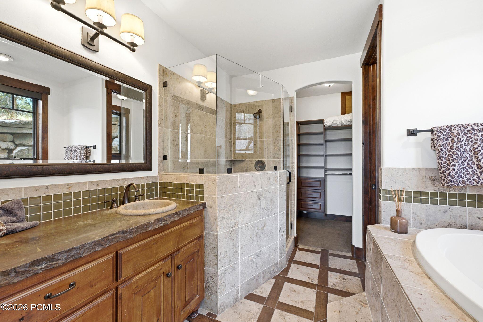 8235 N Sunrise Loop