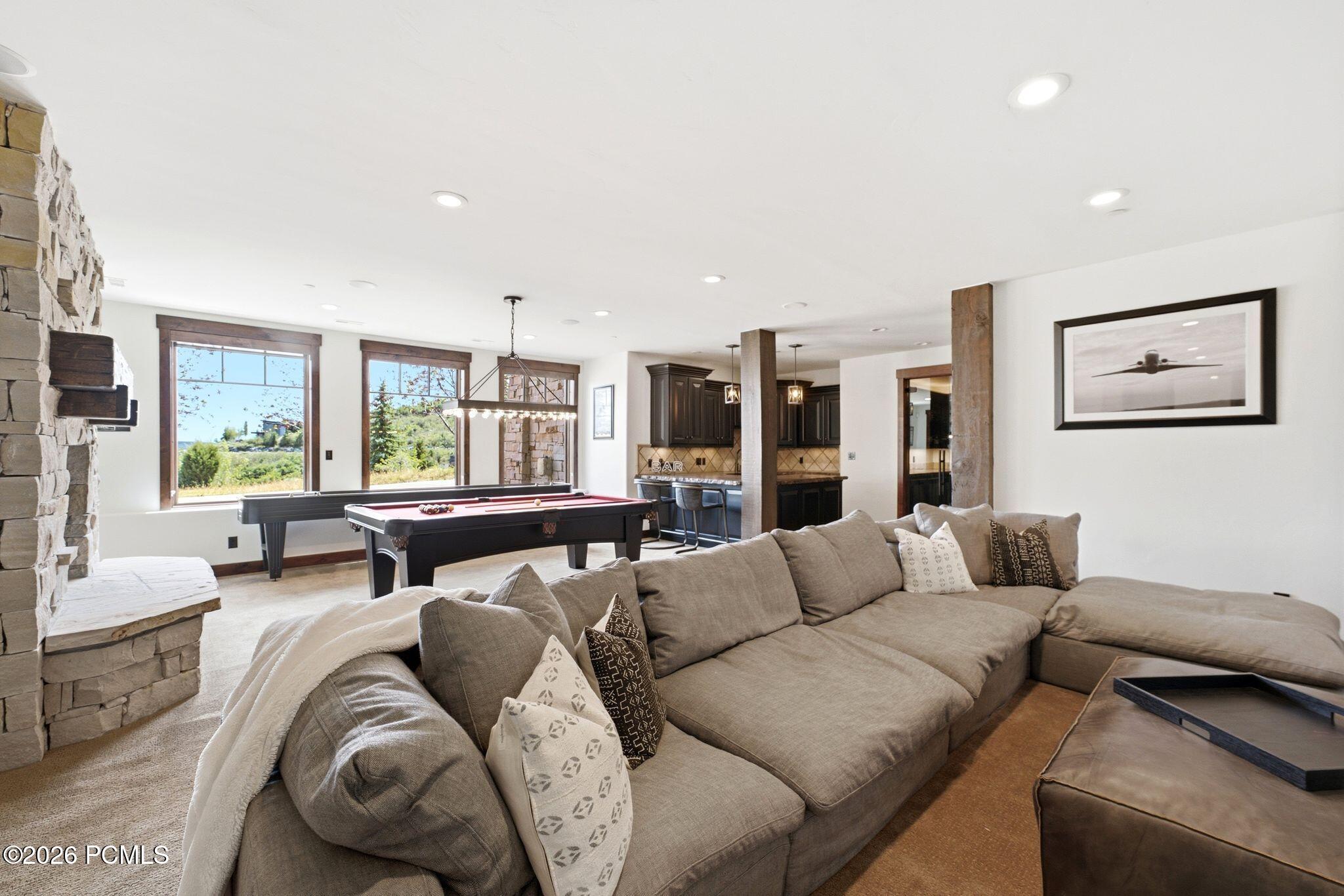 8235 N Sunrise Loop
