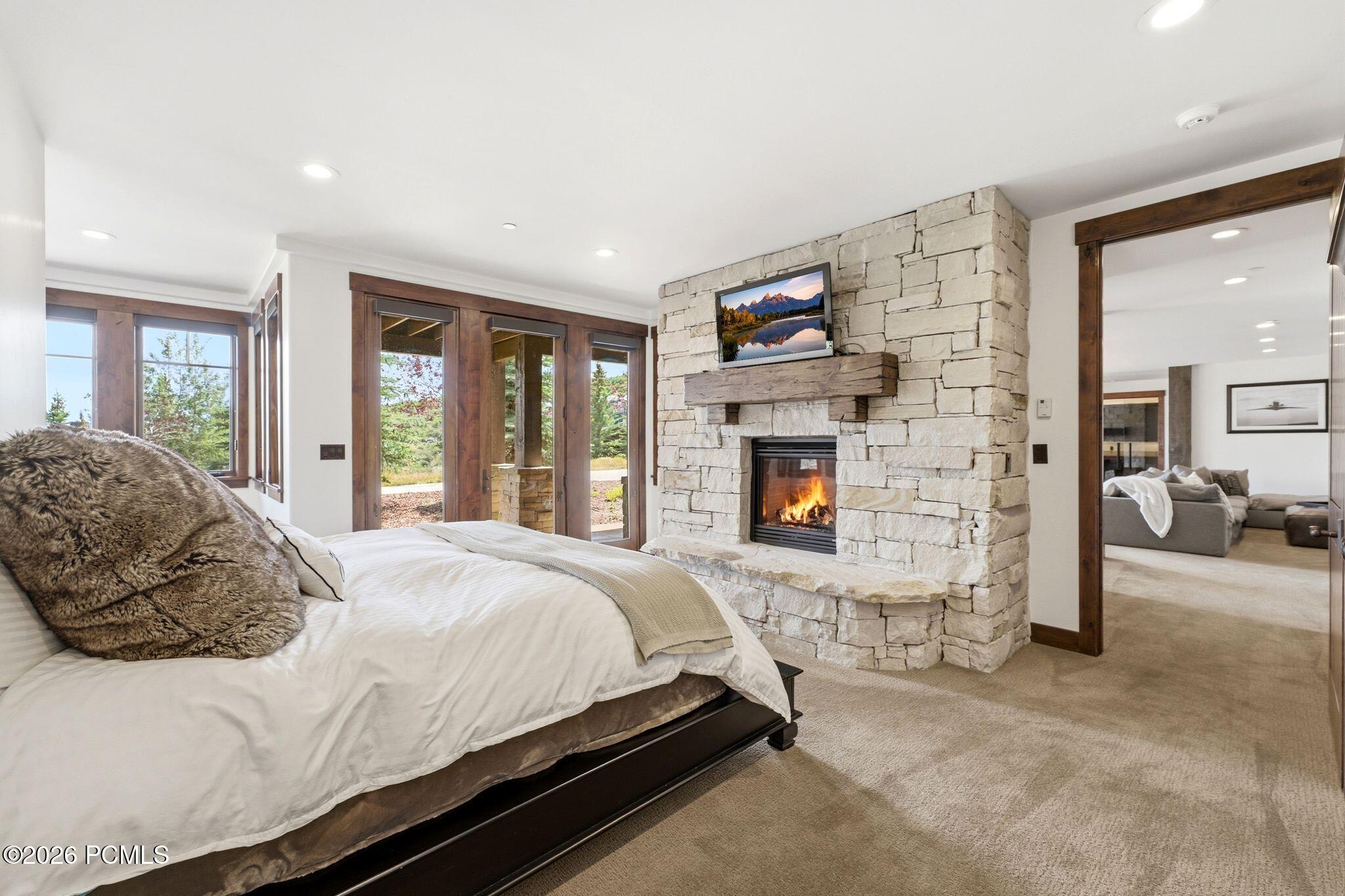 8235 N Sunrise Loop