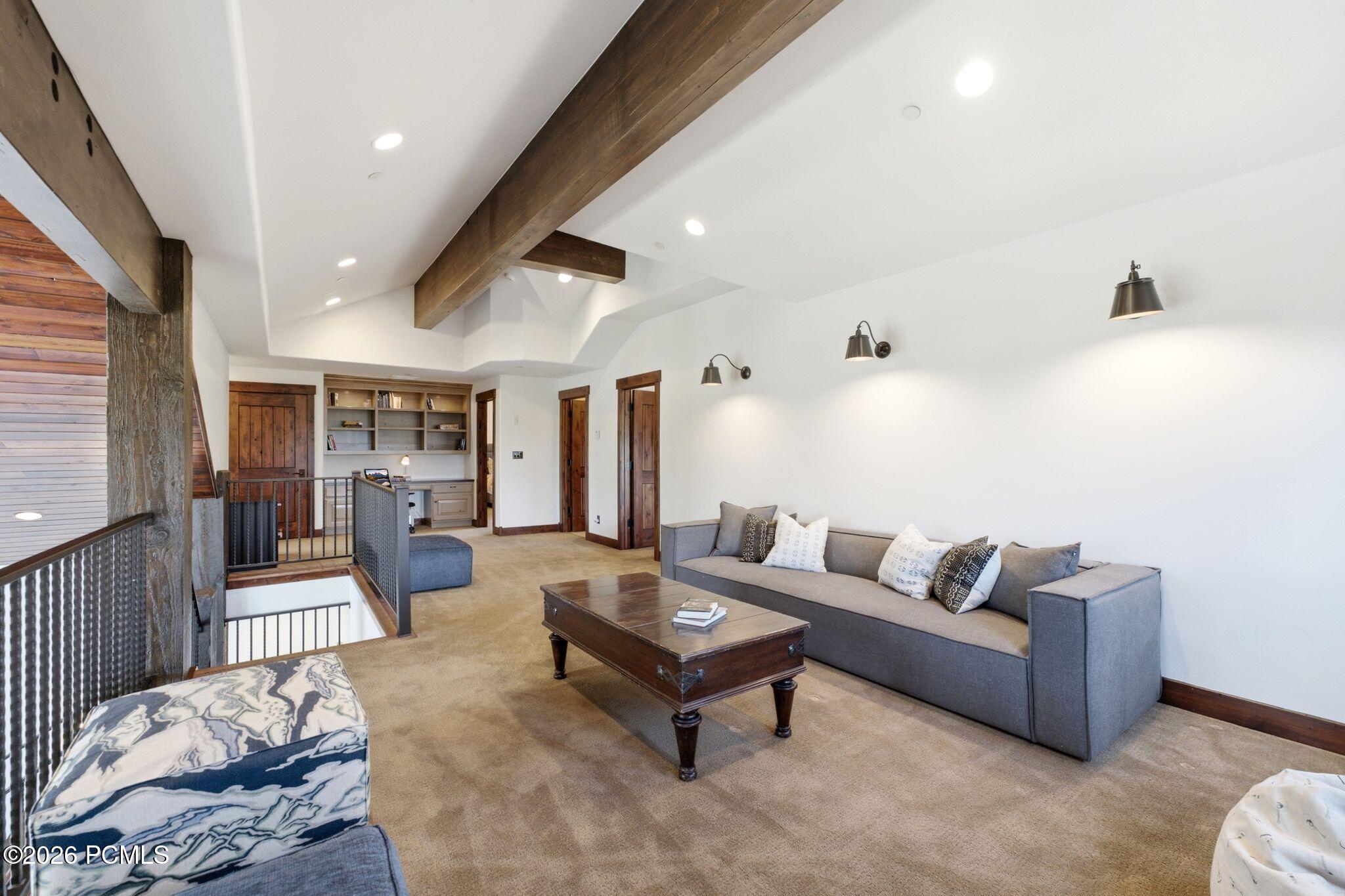 8235 N Sunrise Loop