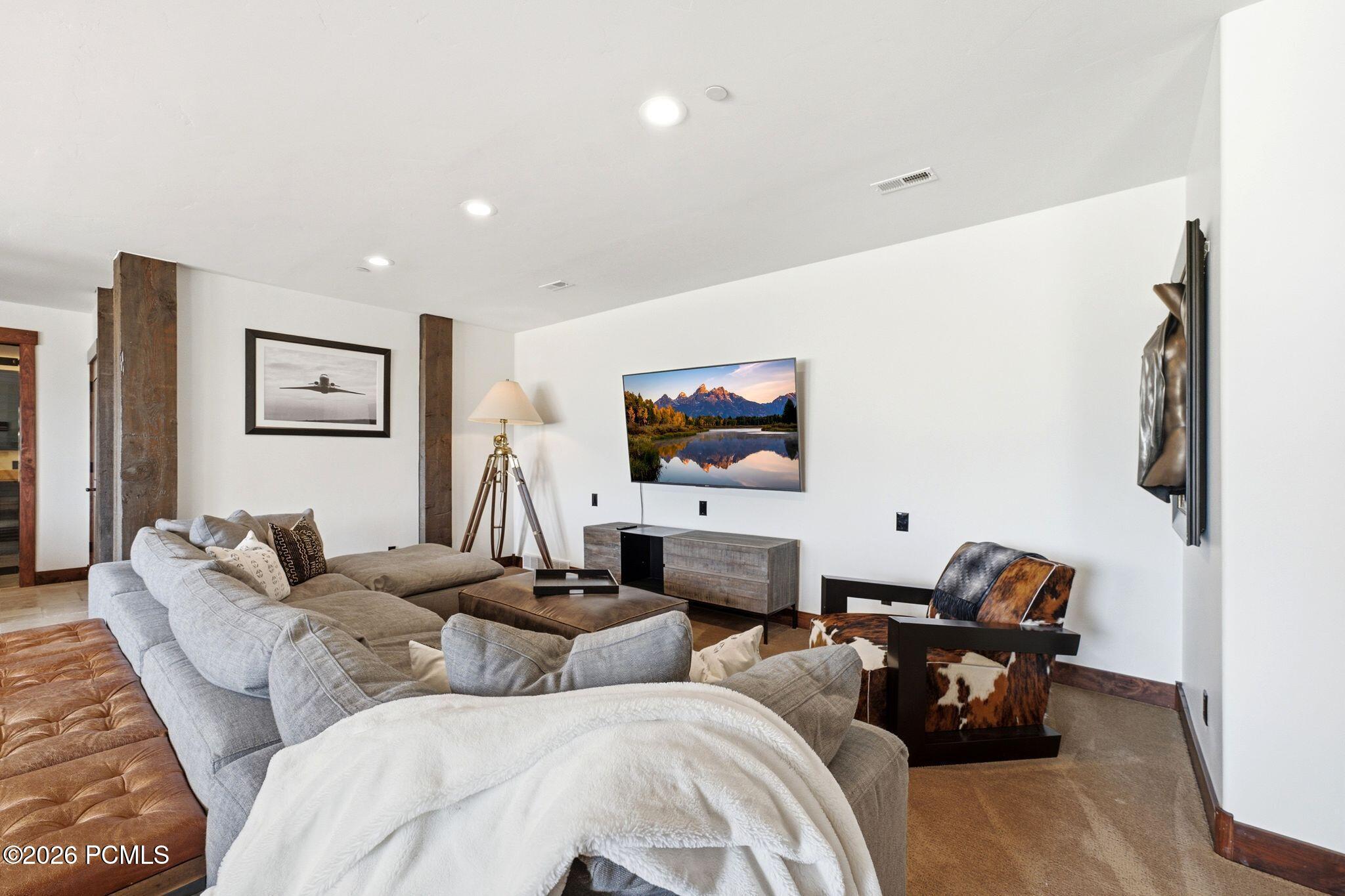 8235 N Sunrise Loop
