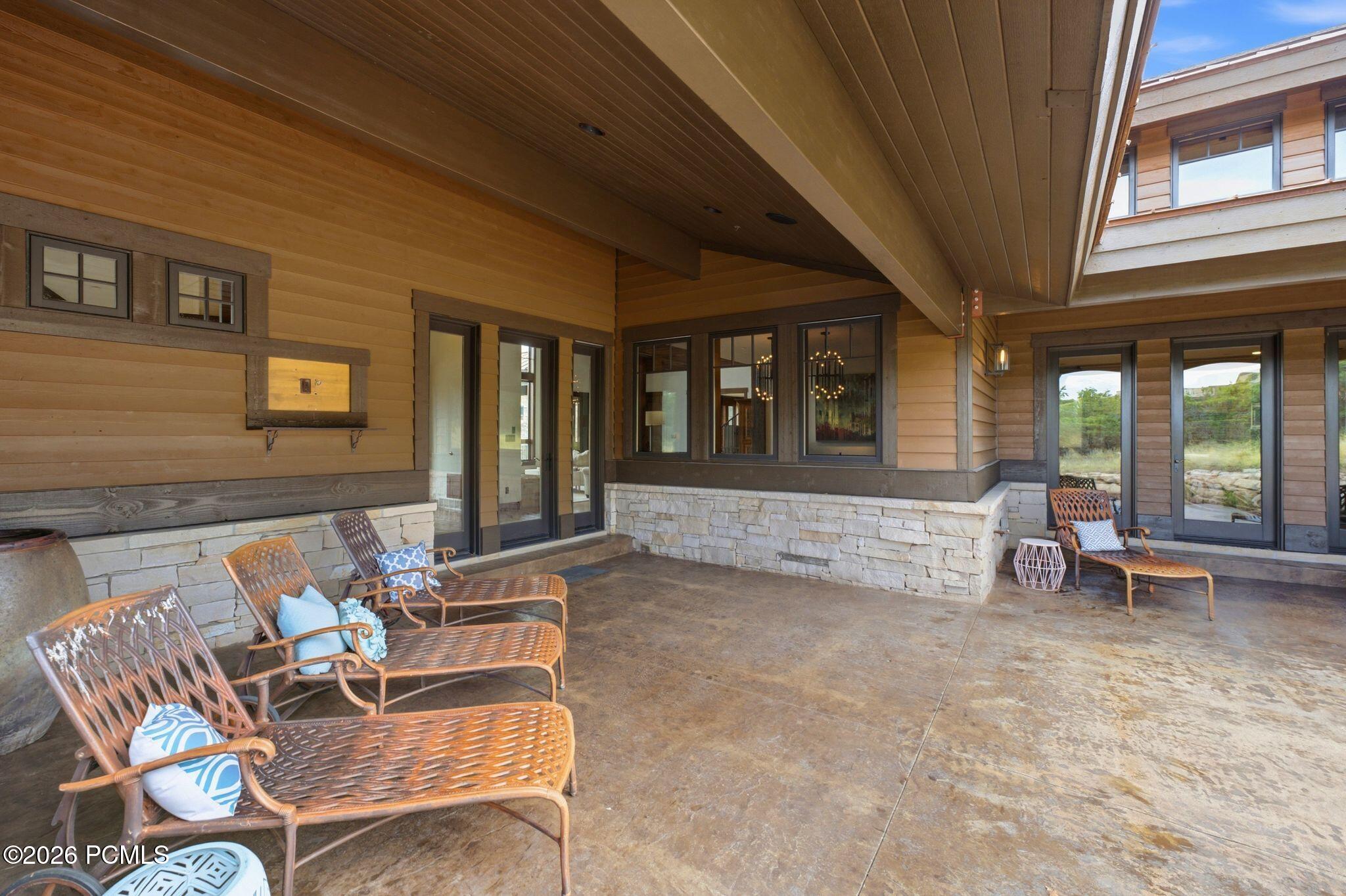 8235 N Sunrise Loop
