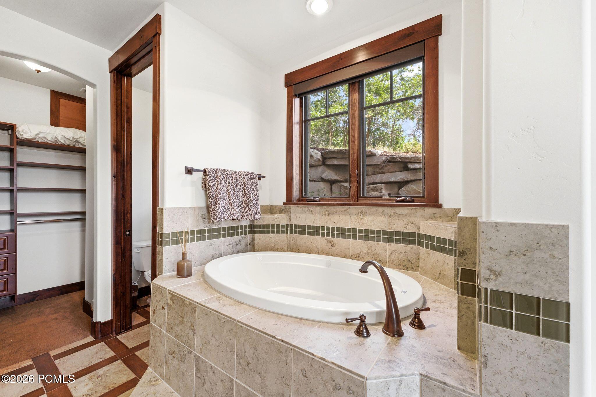 8235 N Sunrise Loop