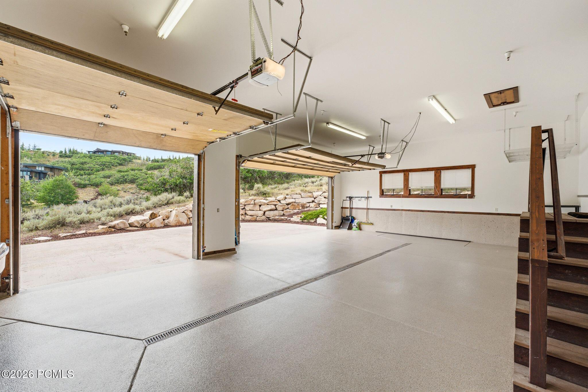 8235 N Sunrise Loop