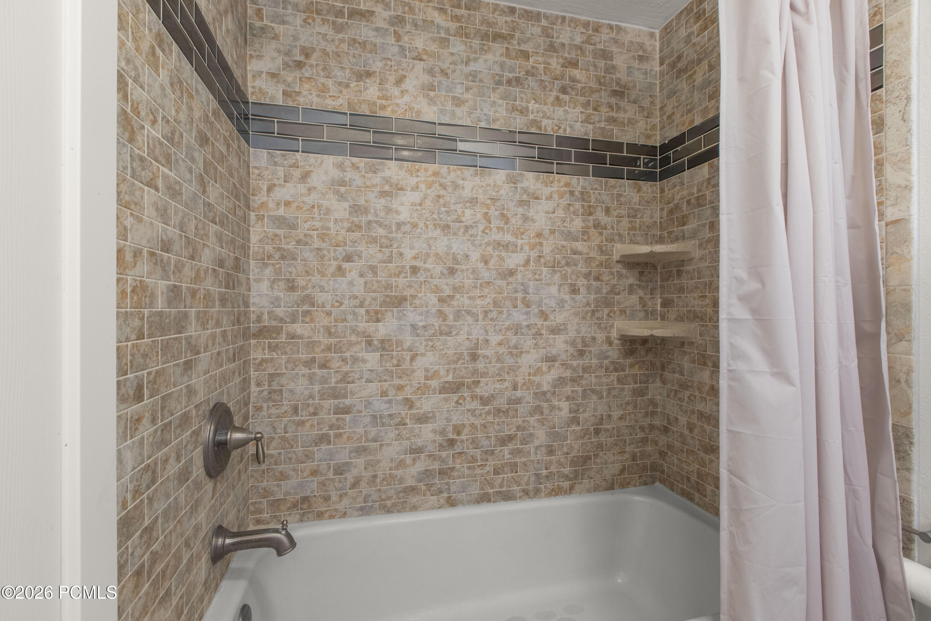 495 Windrift Lane 3