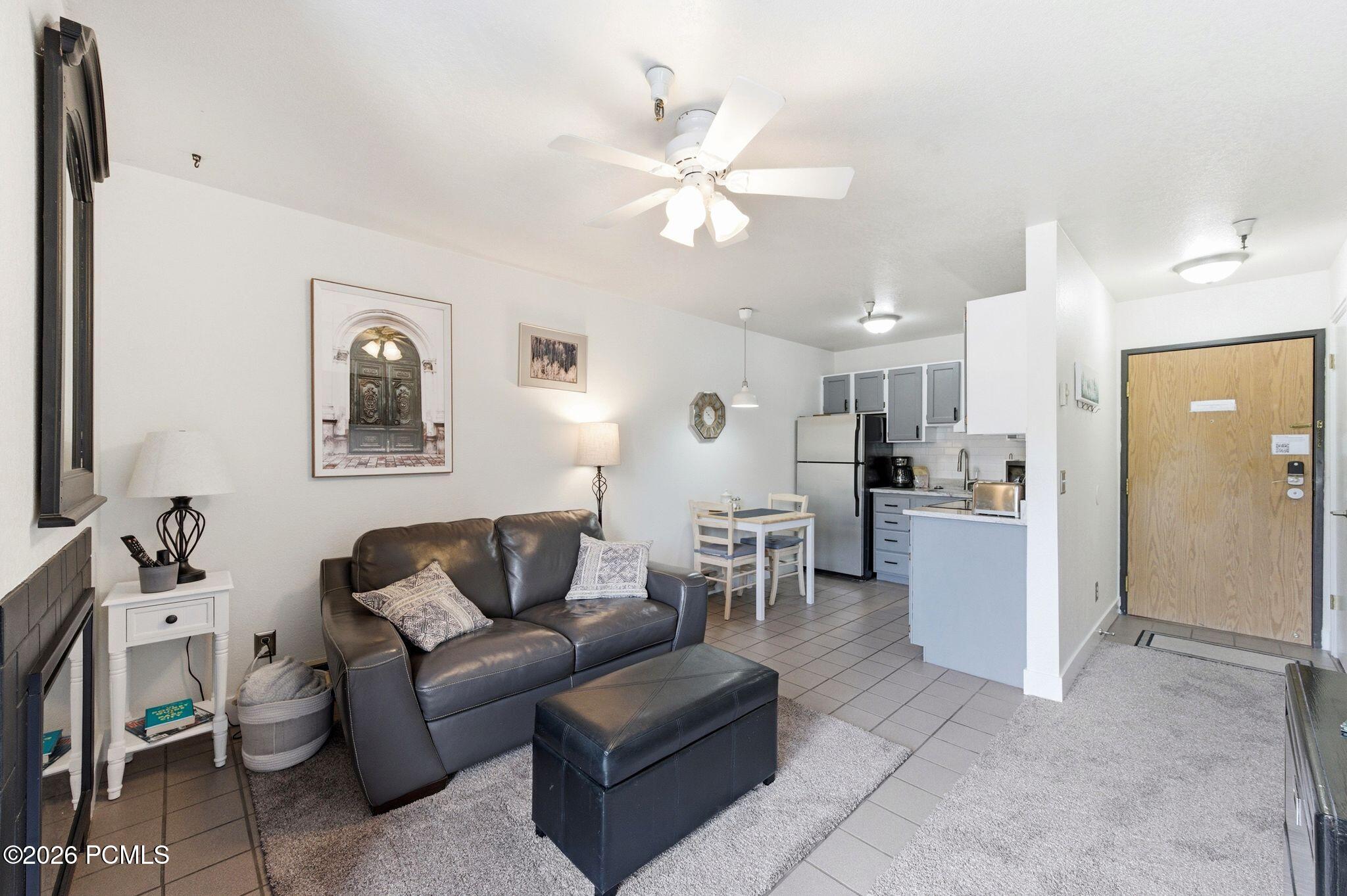 1940 Prospector Avenue 305