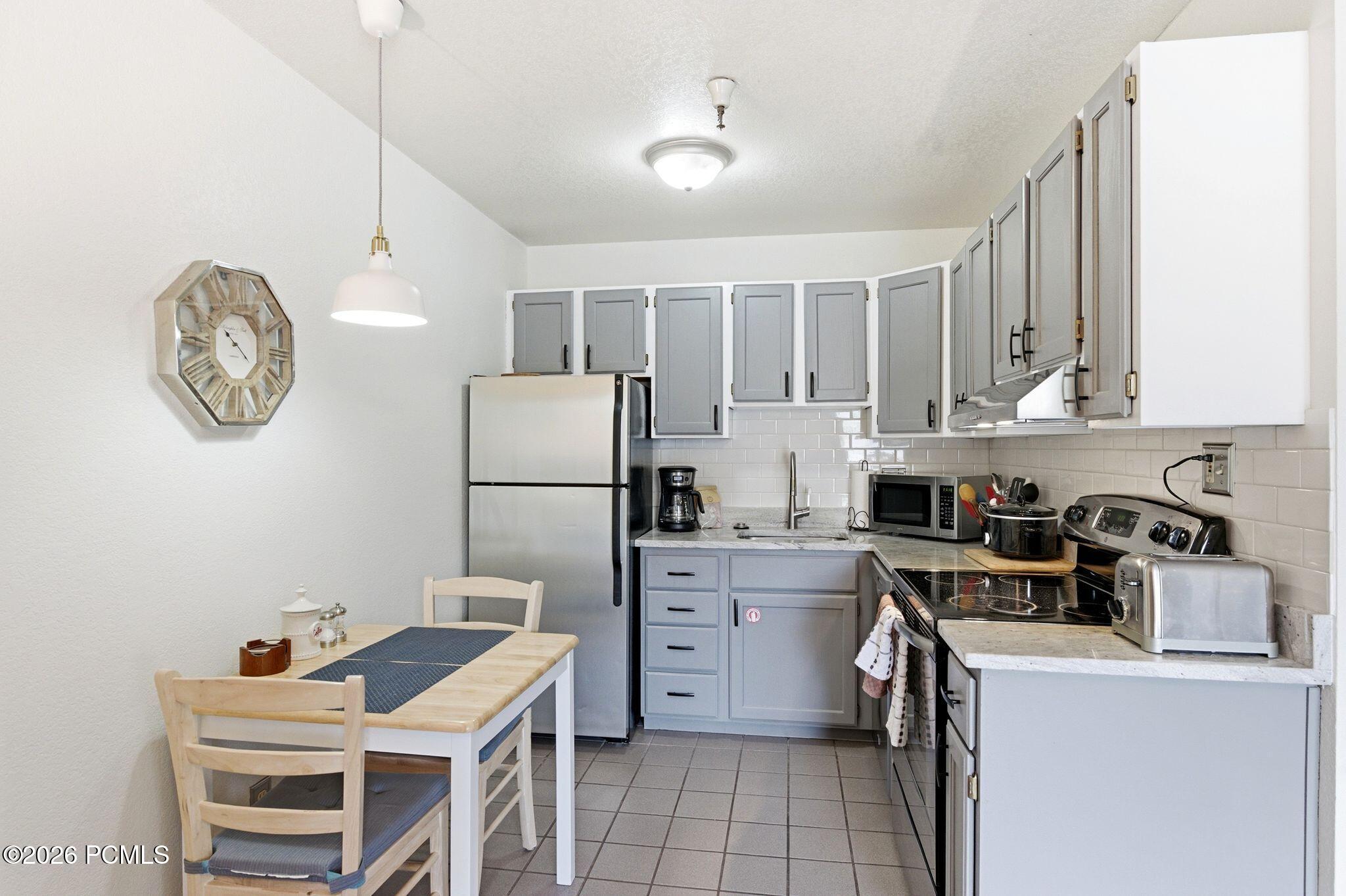 1940 Prospector Avenue 305