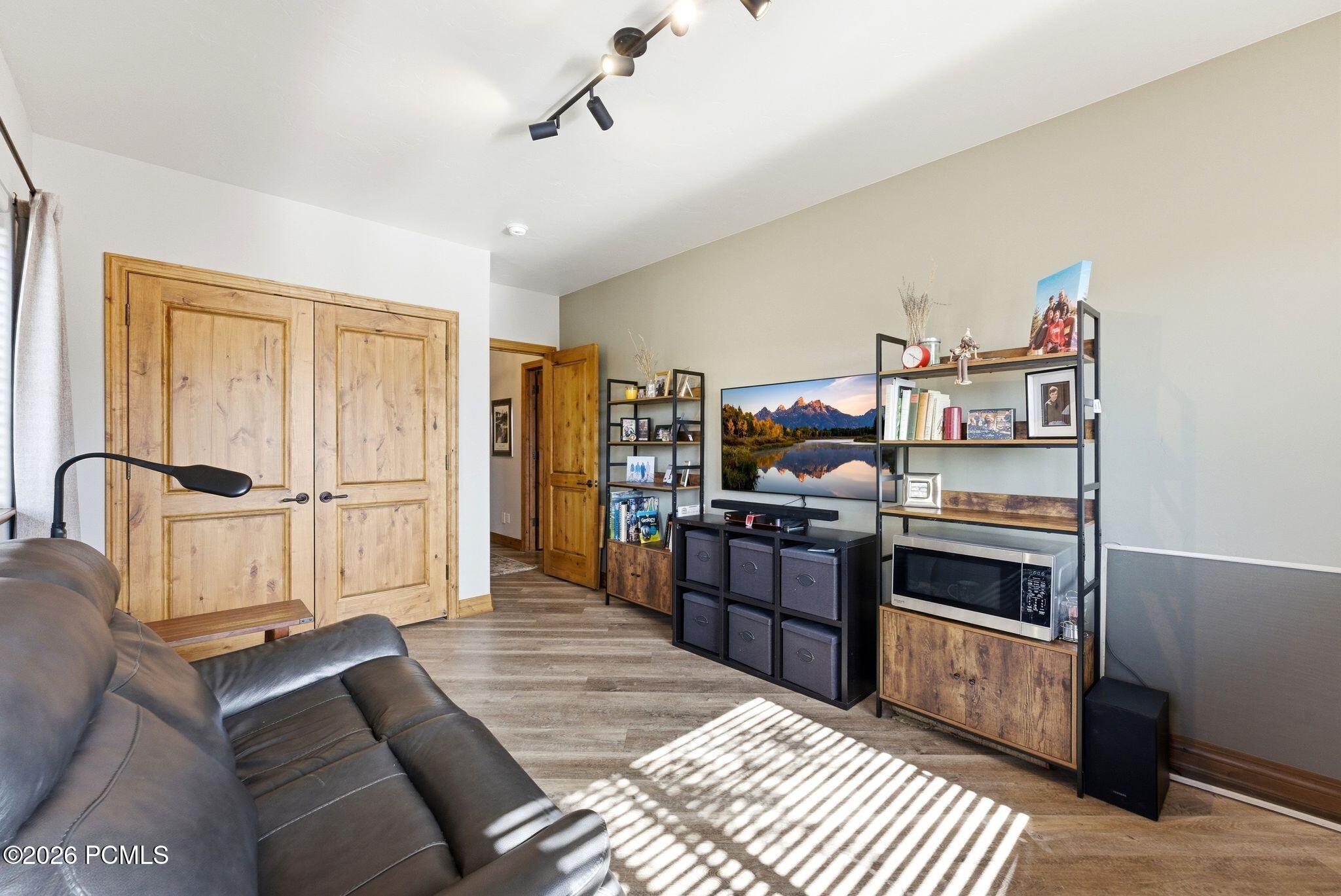 1096 Turnberry Court