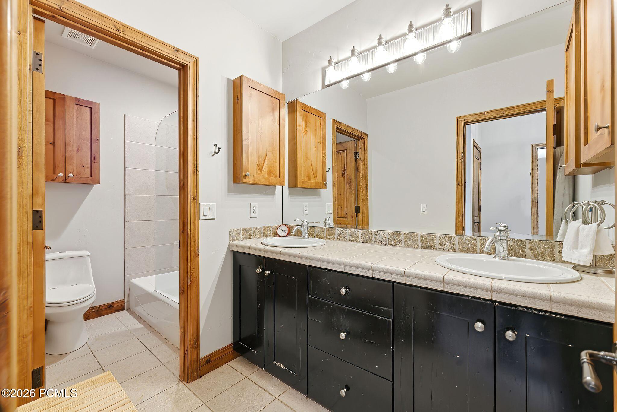 1096 Turnberry Court