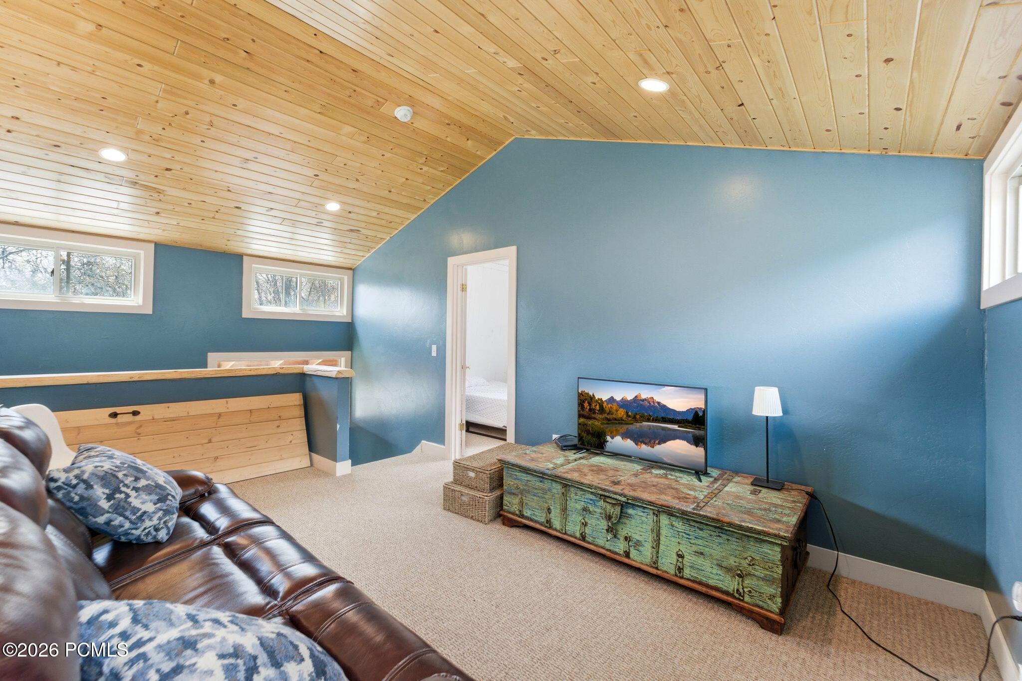 163 Mount Aerie Upper Loop