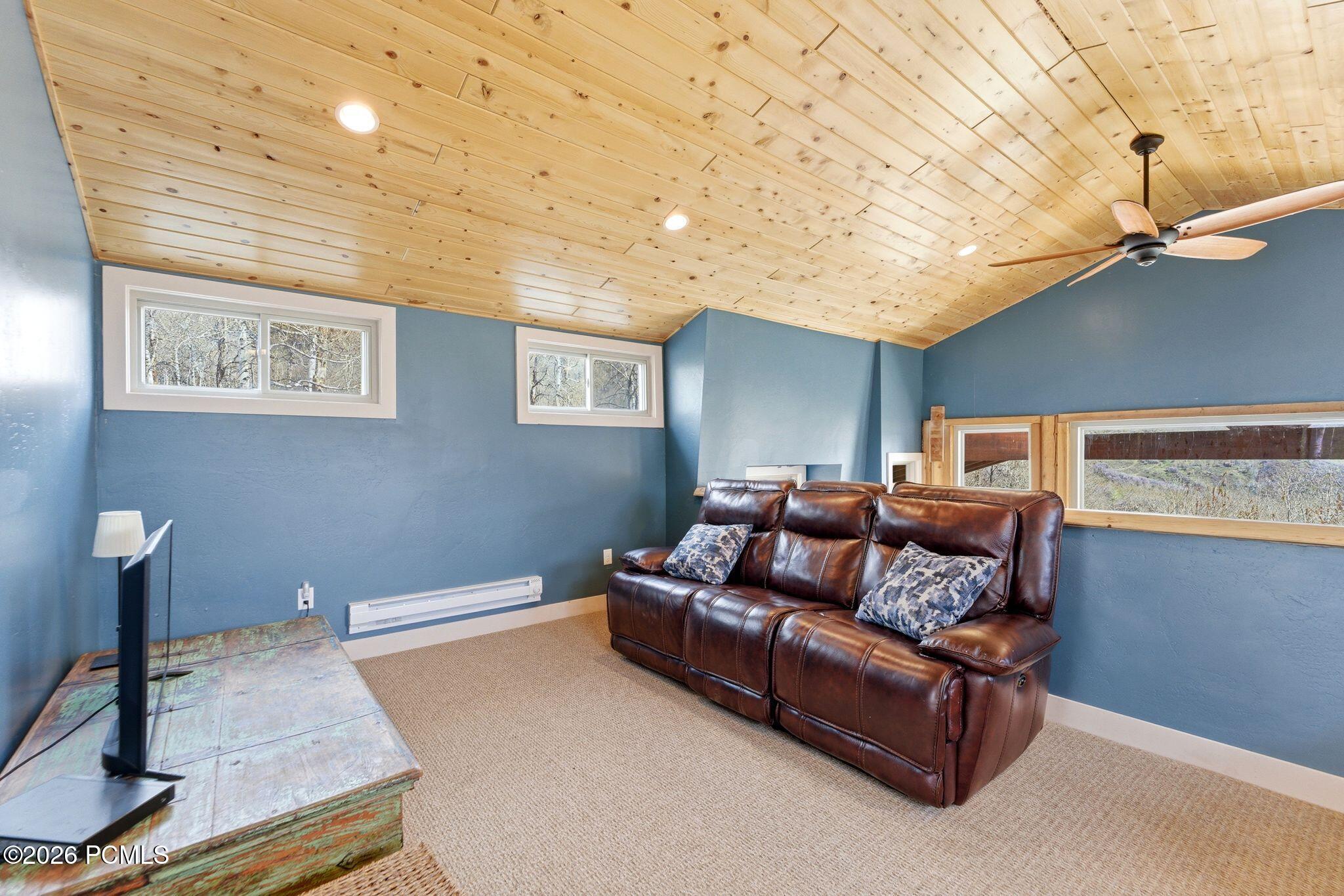 163 Mount Aerie Upper Loop