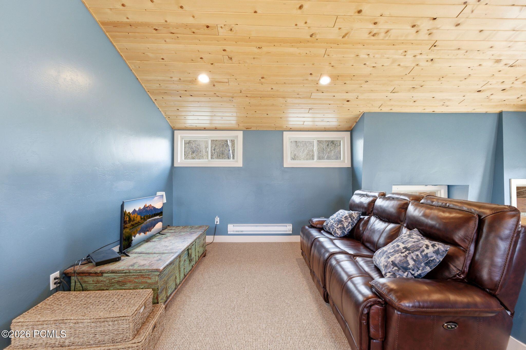 163 Mount Aerie Upper Loop