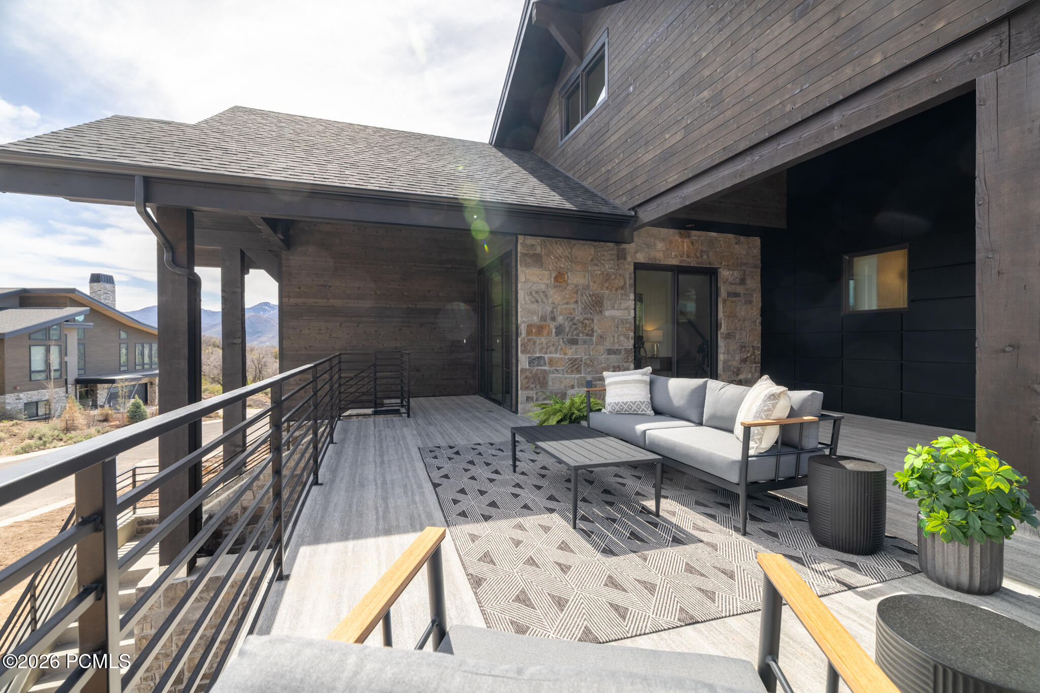 1285 E Lasso Trail