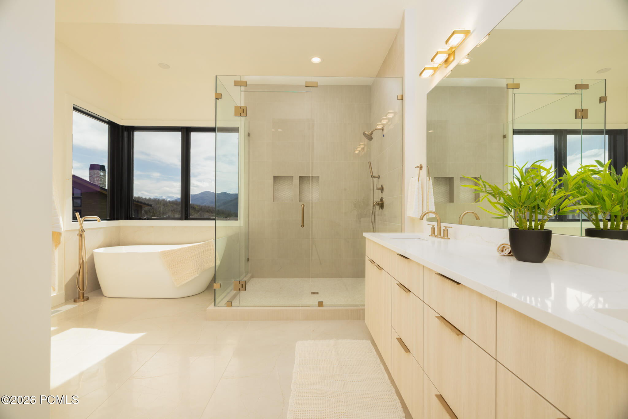 1285 E Lasso Trail