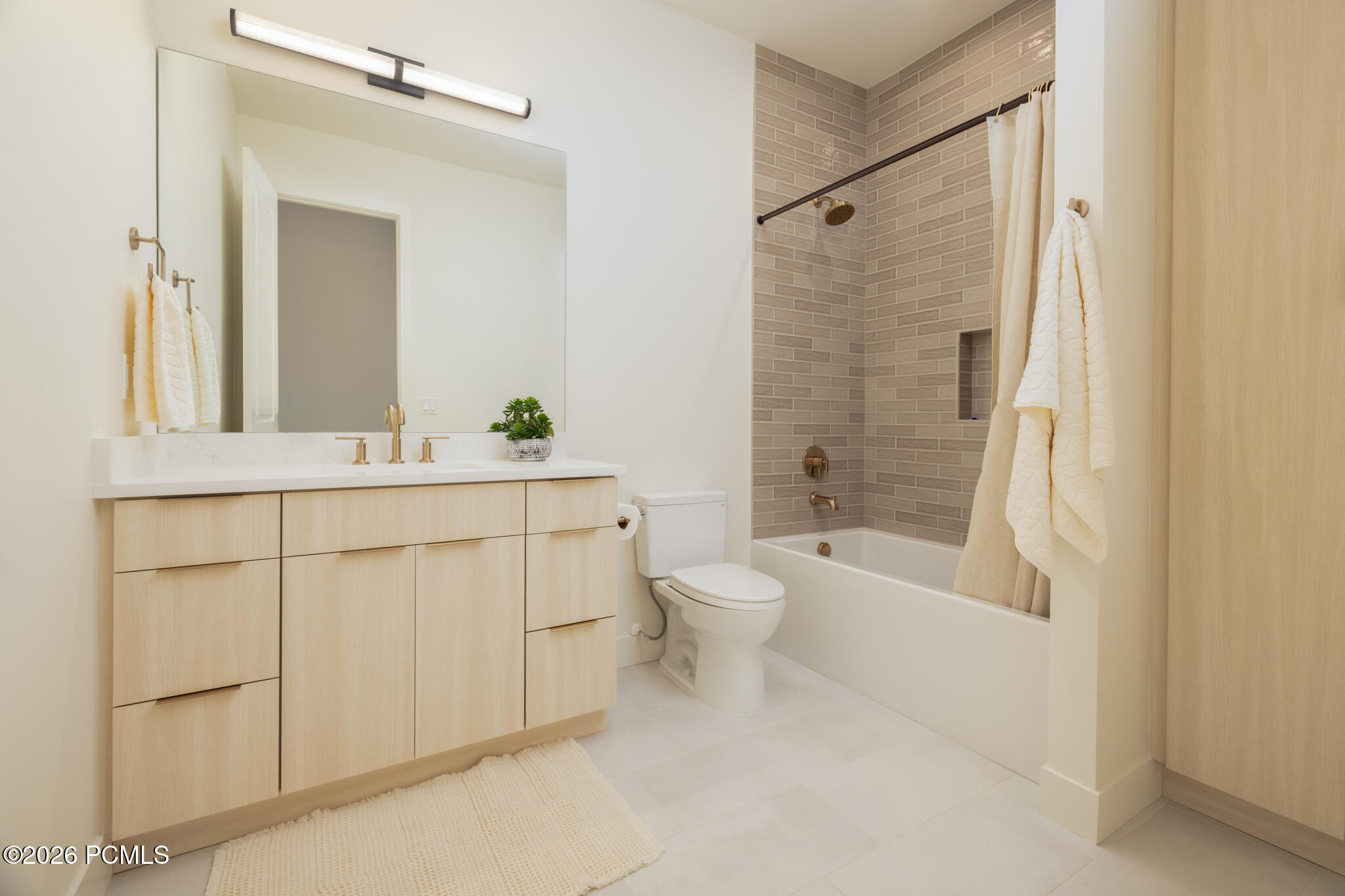 1285 E Lasso Trail