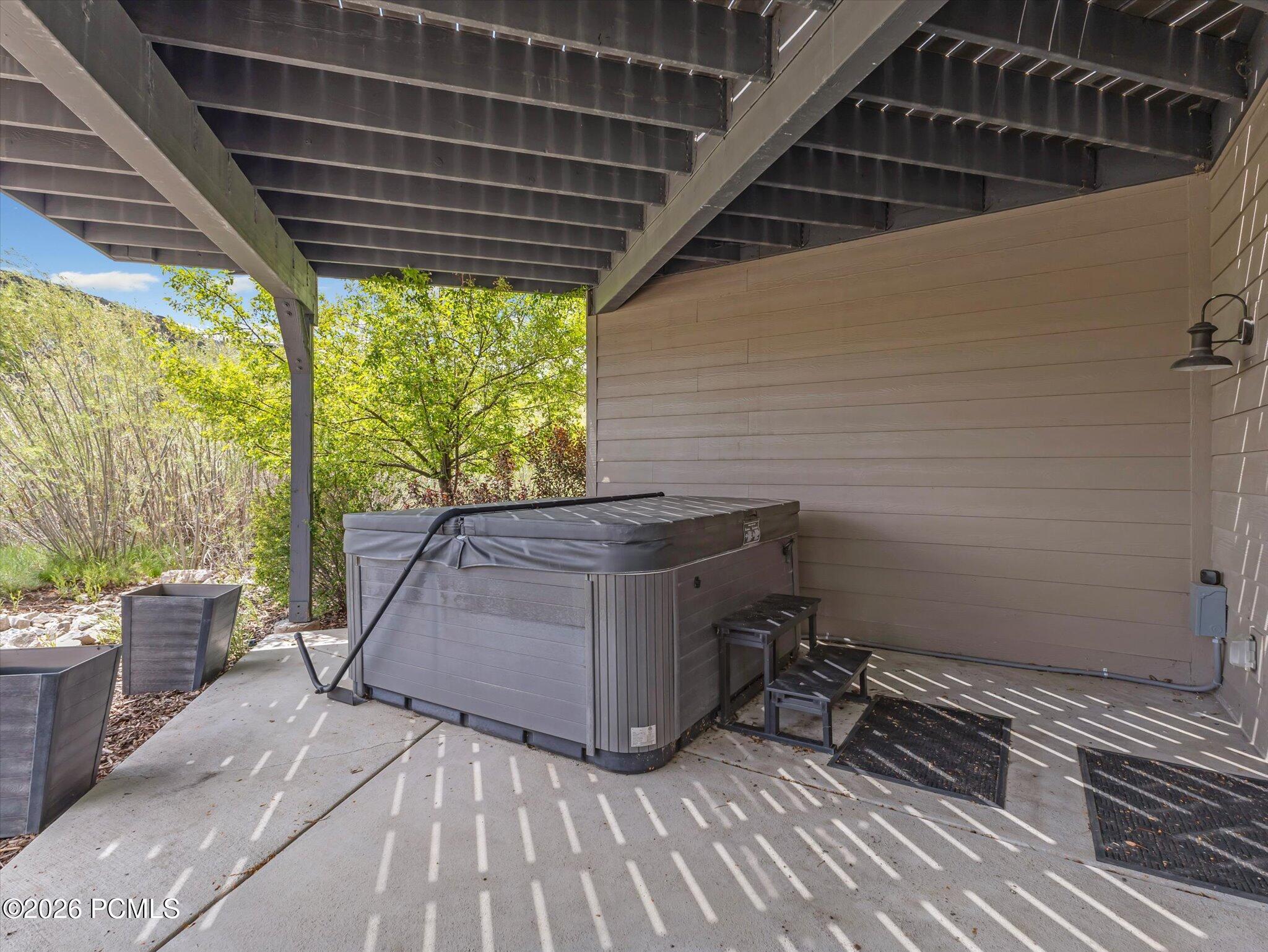 8182 Courtyard Loop