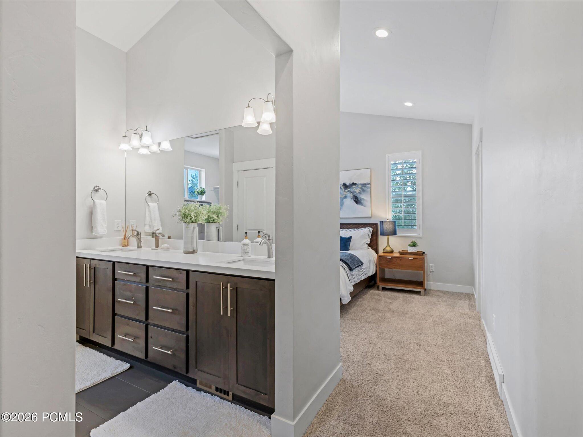 8182 Courtyard Loop