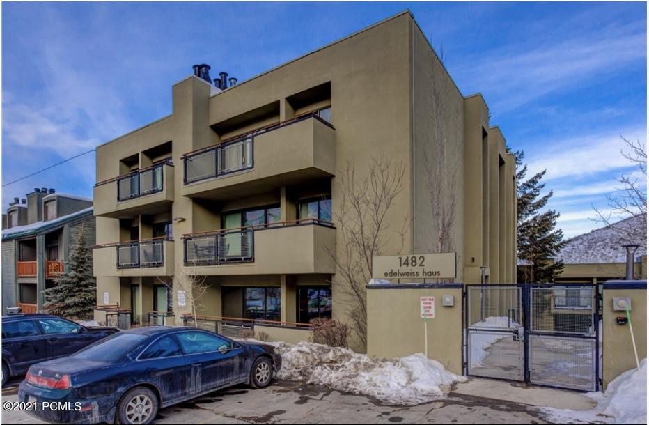 1482 Empire Avenue M3