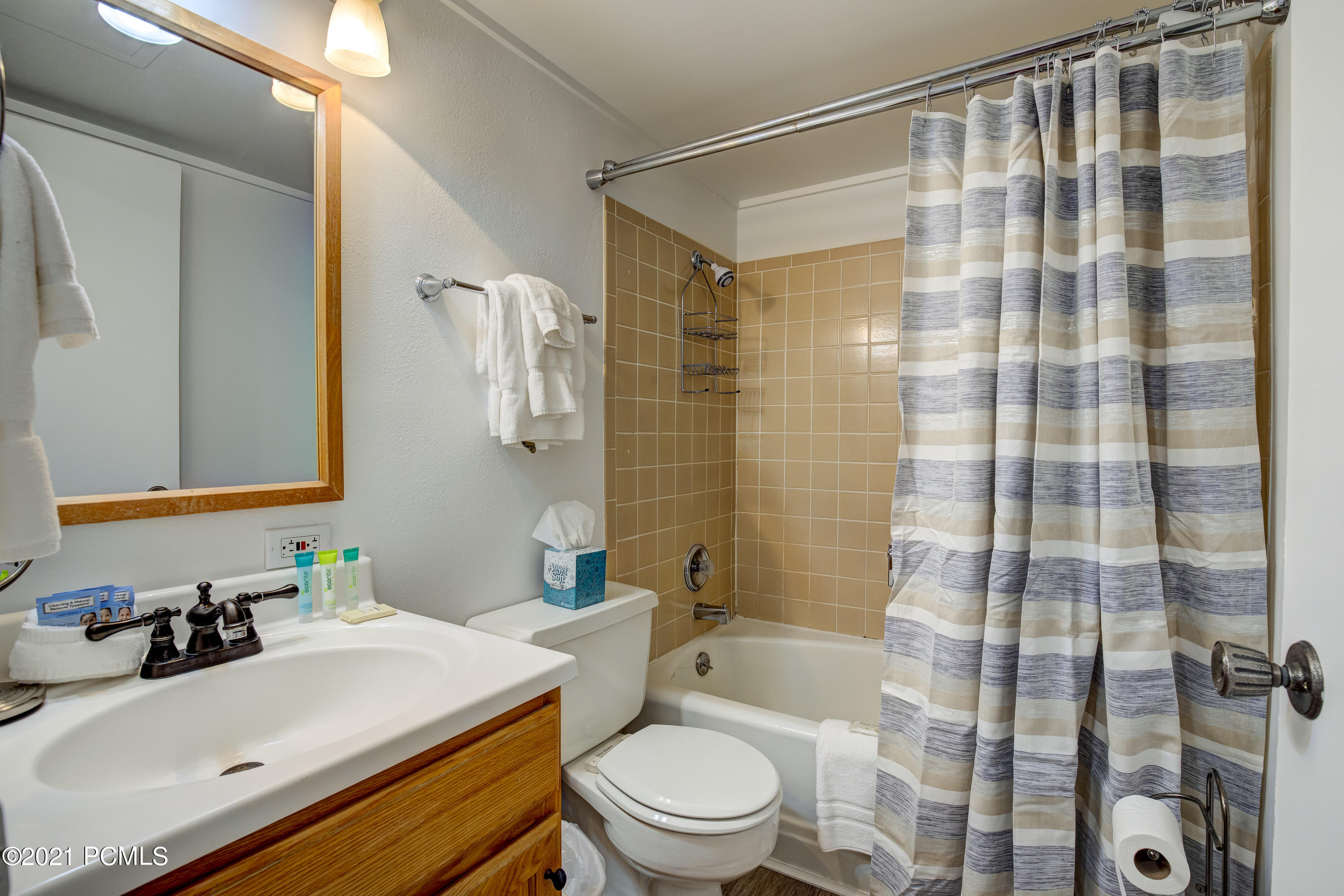 1482 Empire Avenue M3
