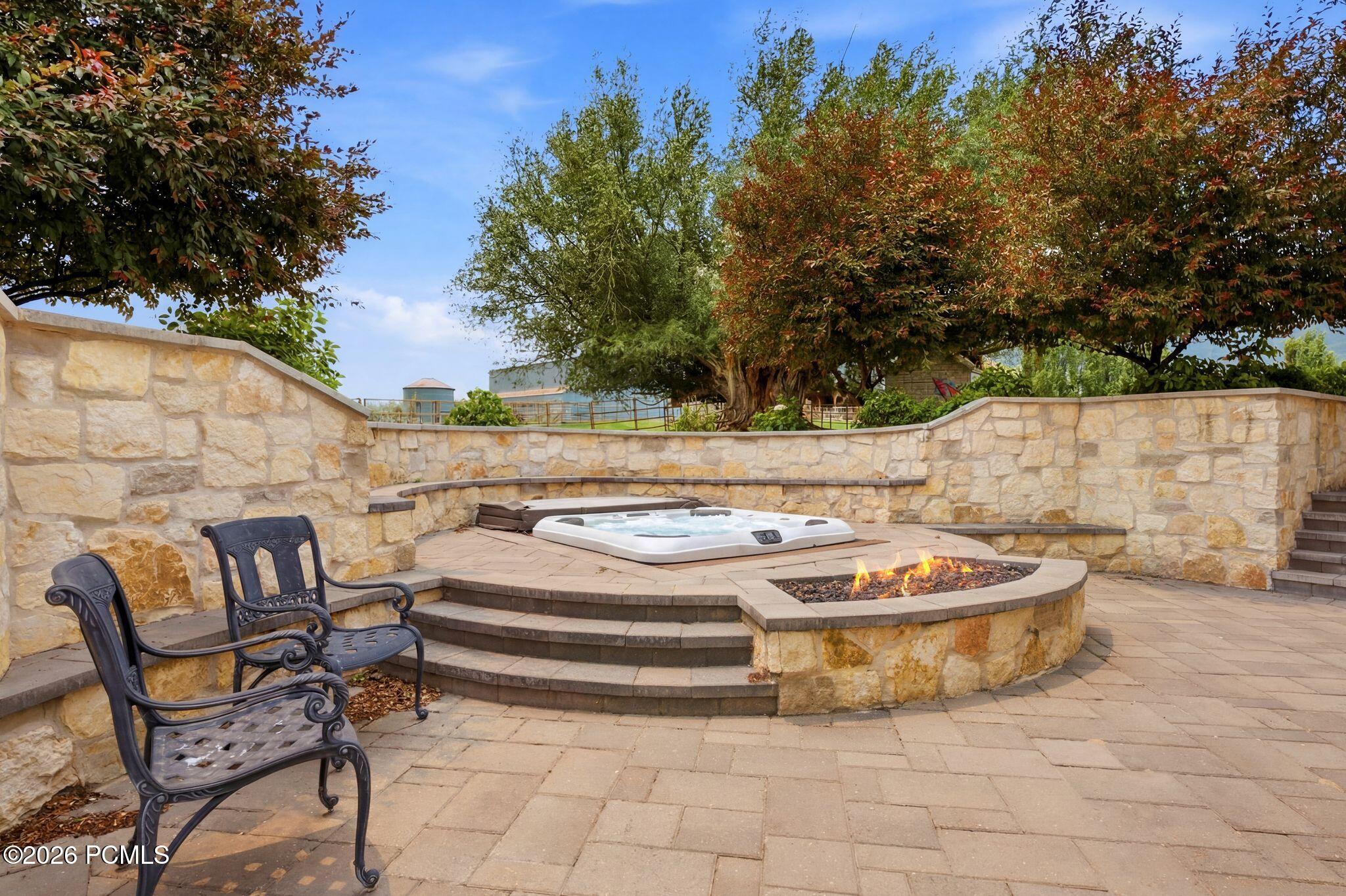 71 W Farm Springs Lane