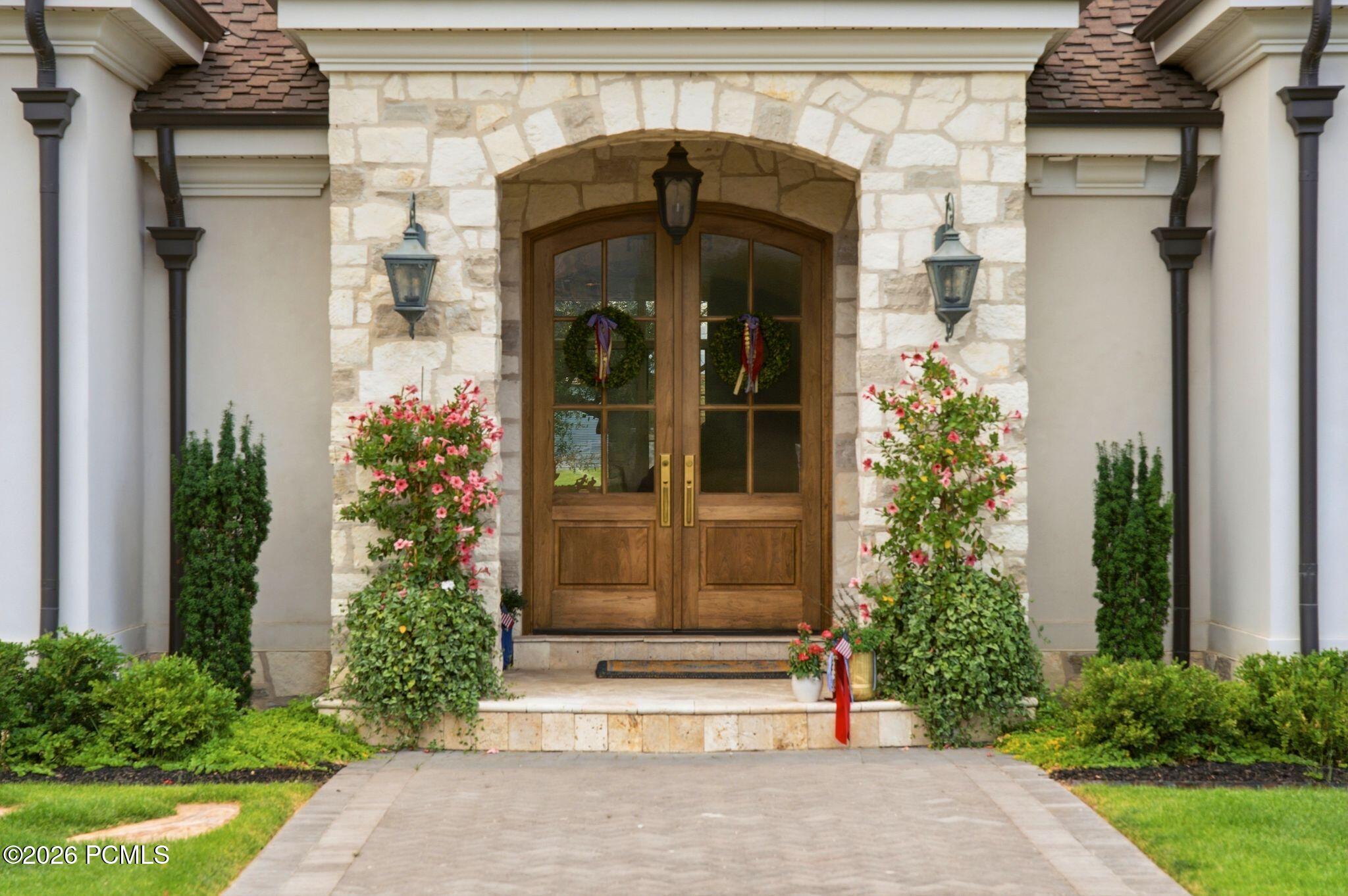 71 W Farm Springs Lane