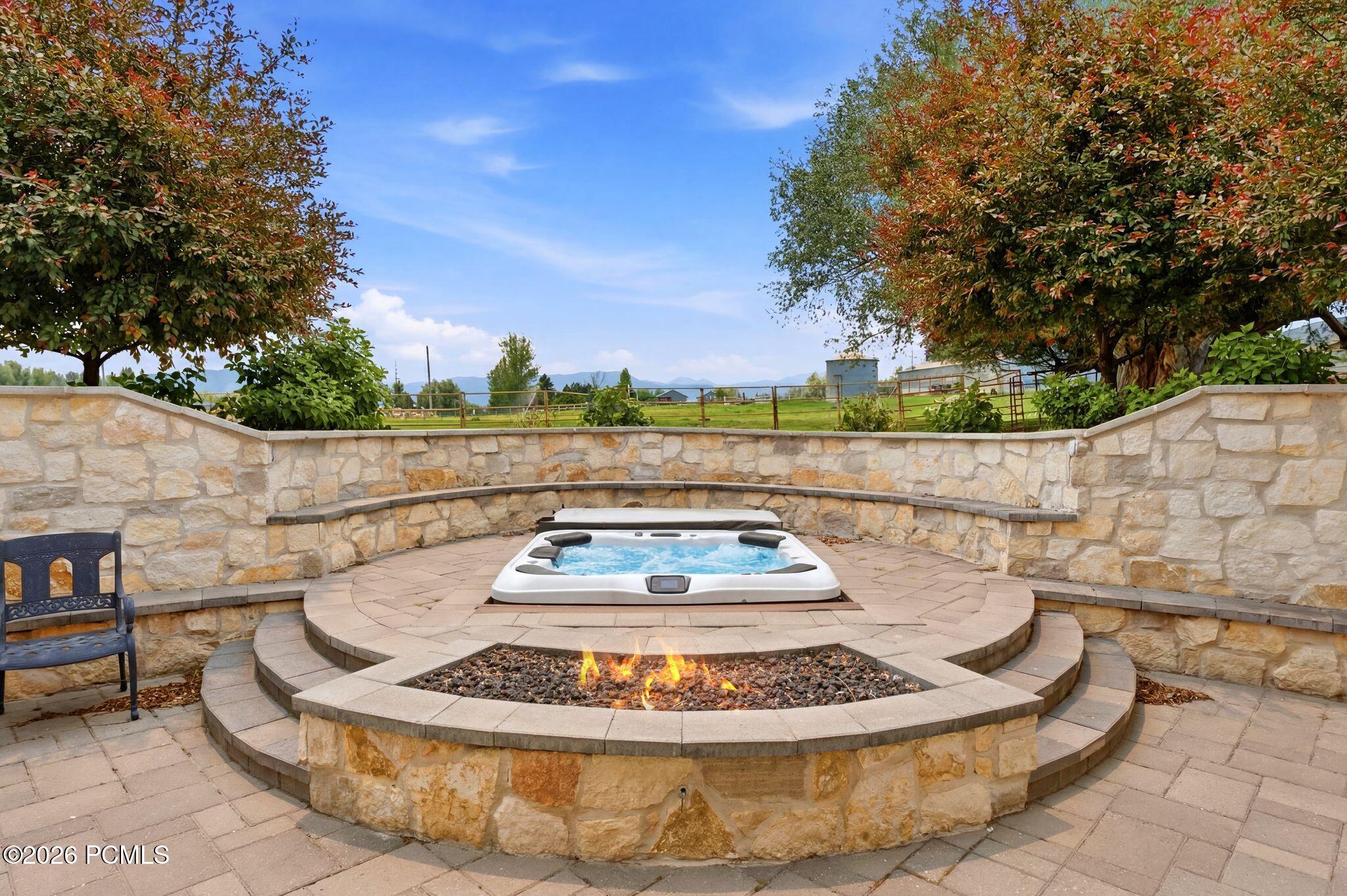 71 W Farm Springs Lane