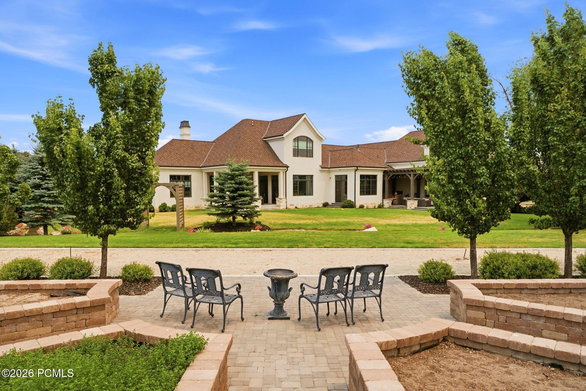 71 W Farm Springs Lane