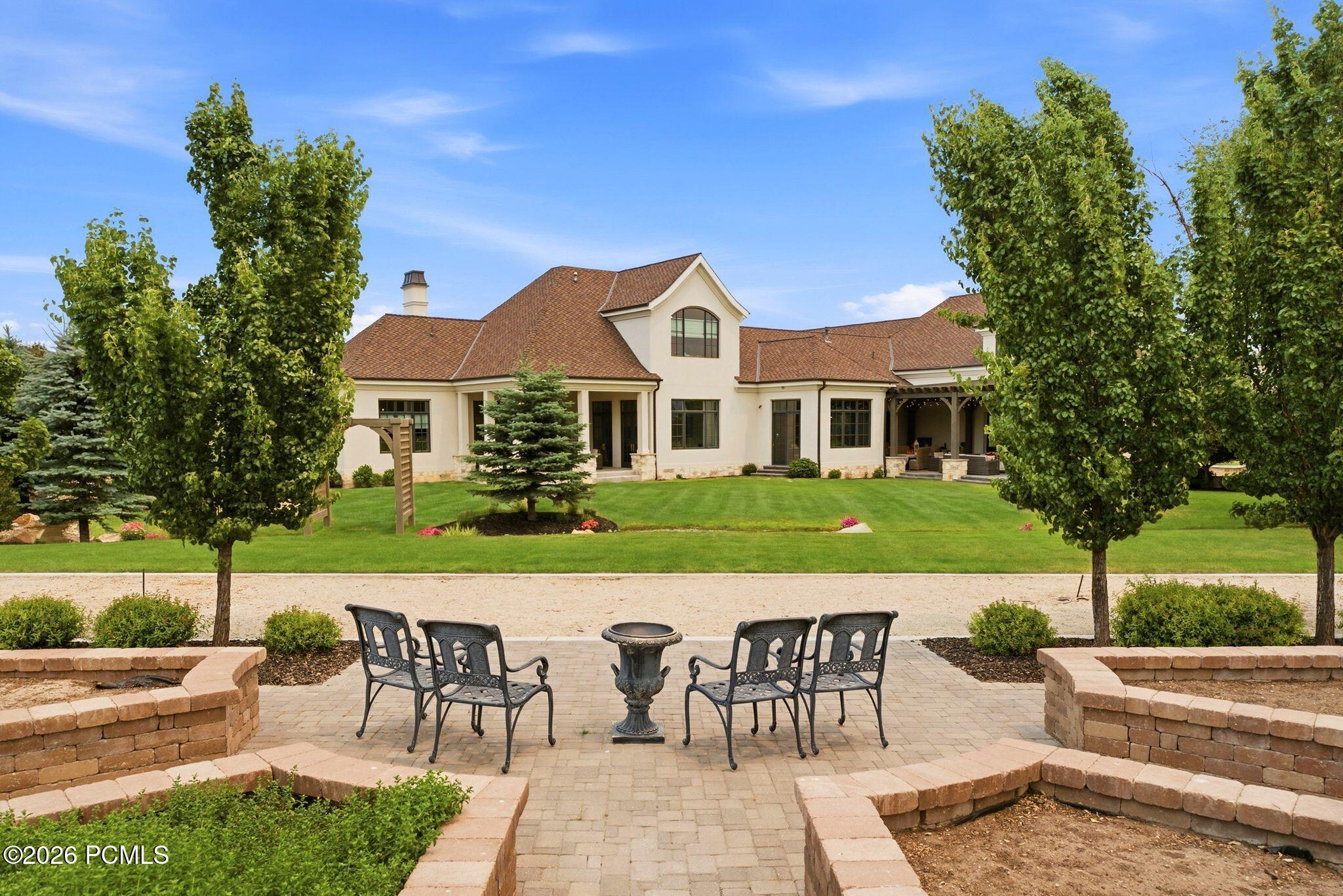 71 W Farm Springs Lane