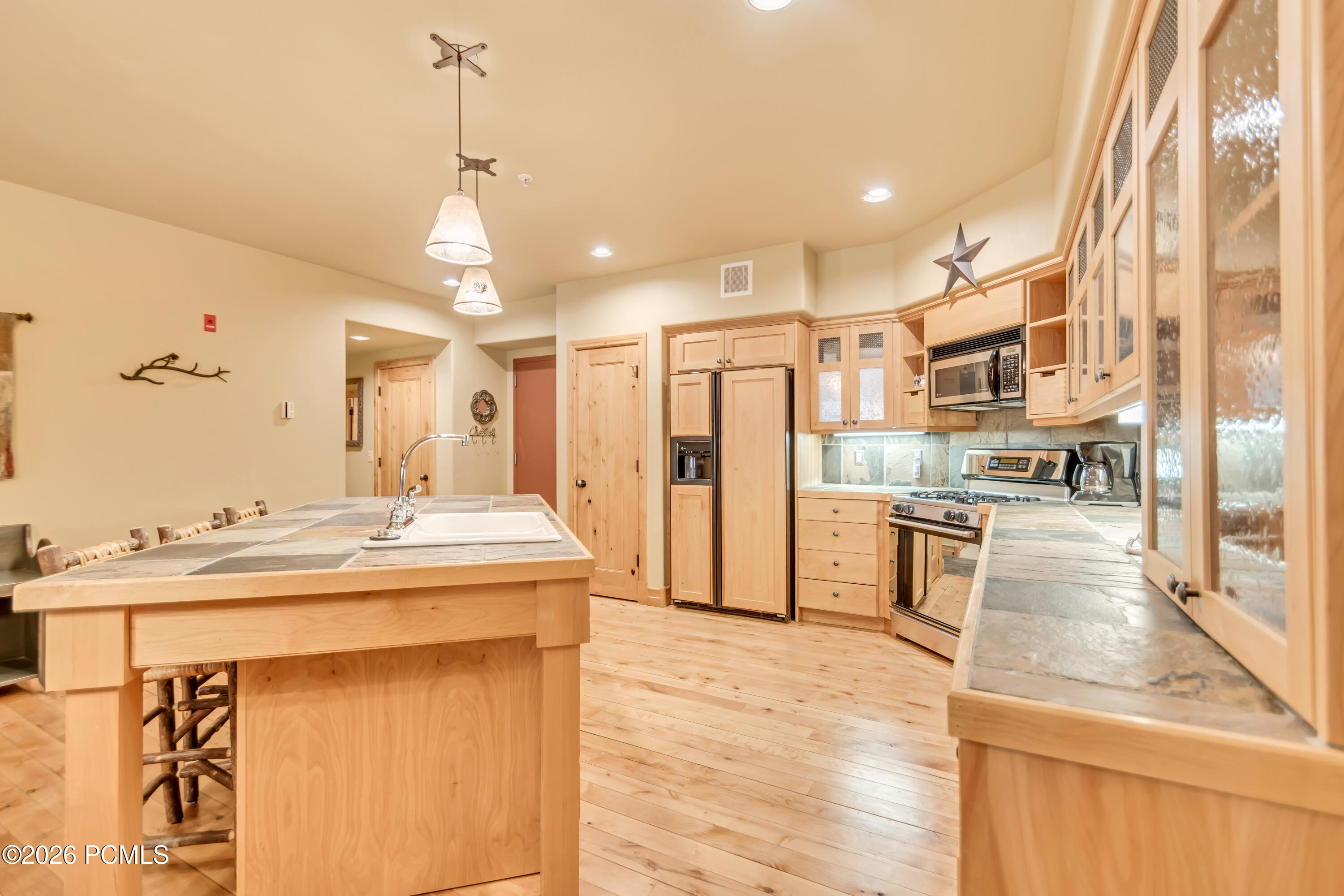 2900 E Deer Valley Drive B218/220