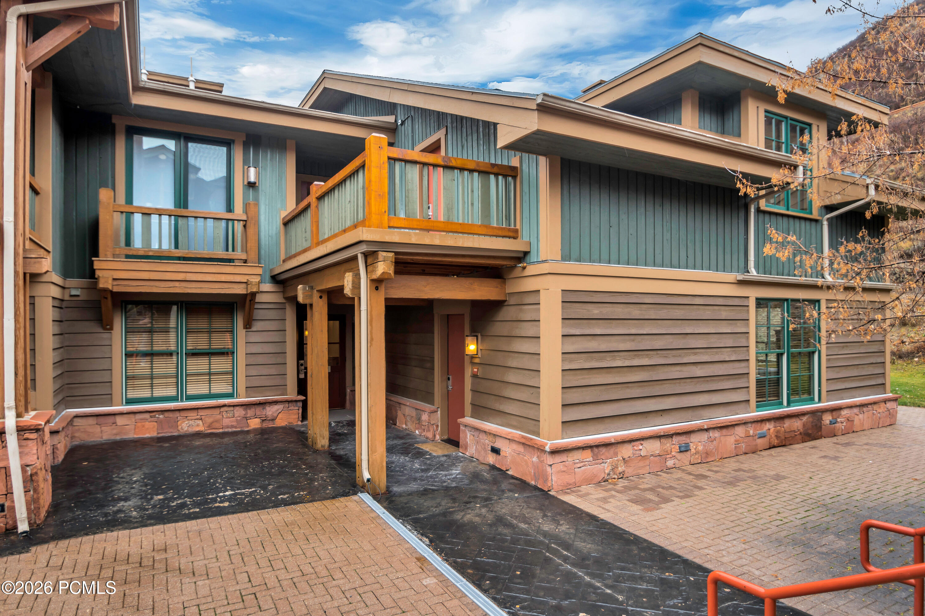 2900 E Deer Valley Drive B218/220