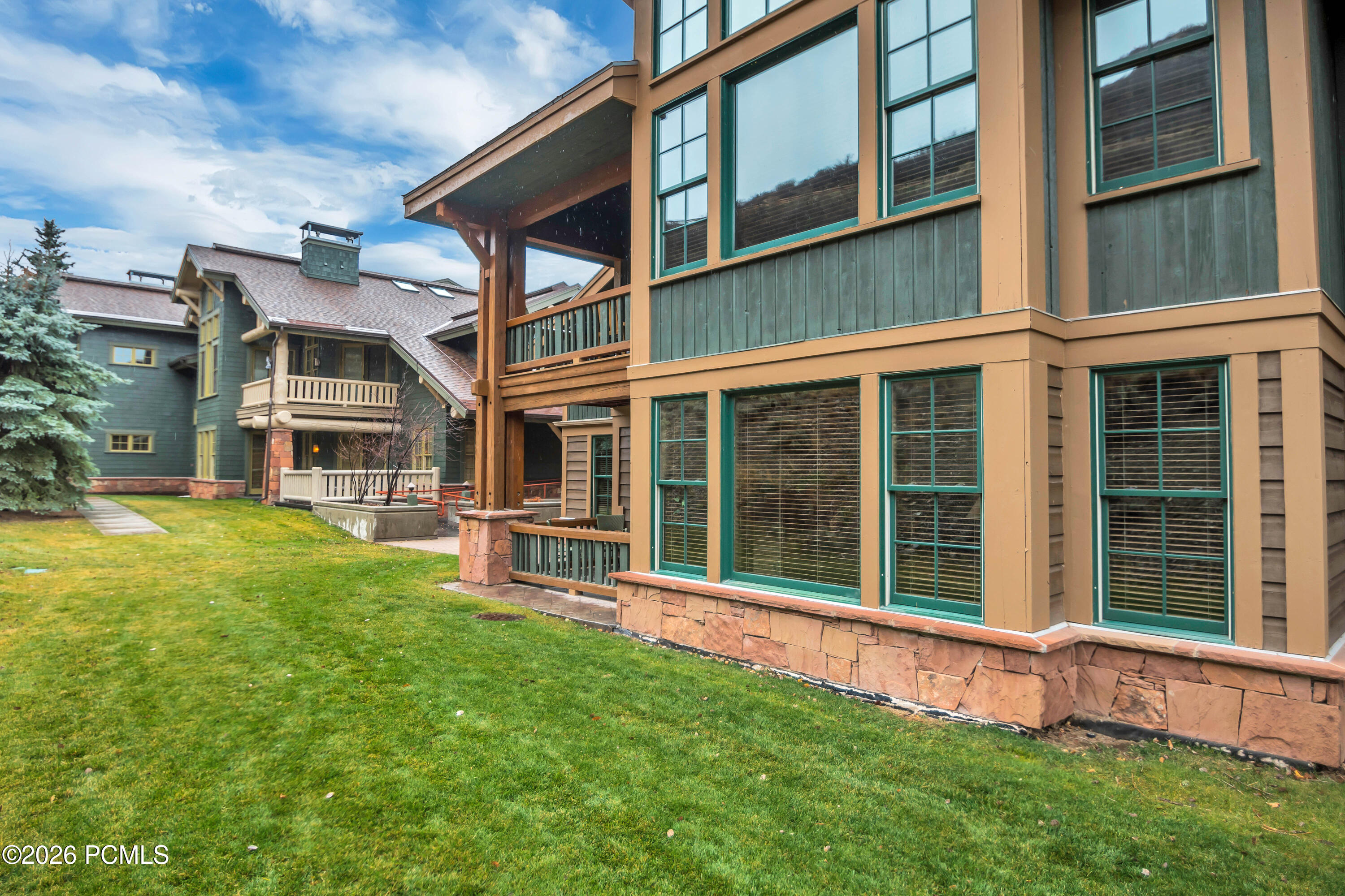 2900 E Deer Valley Drive B218/220