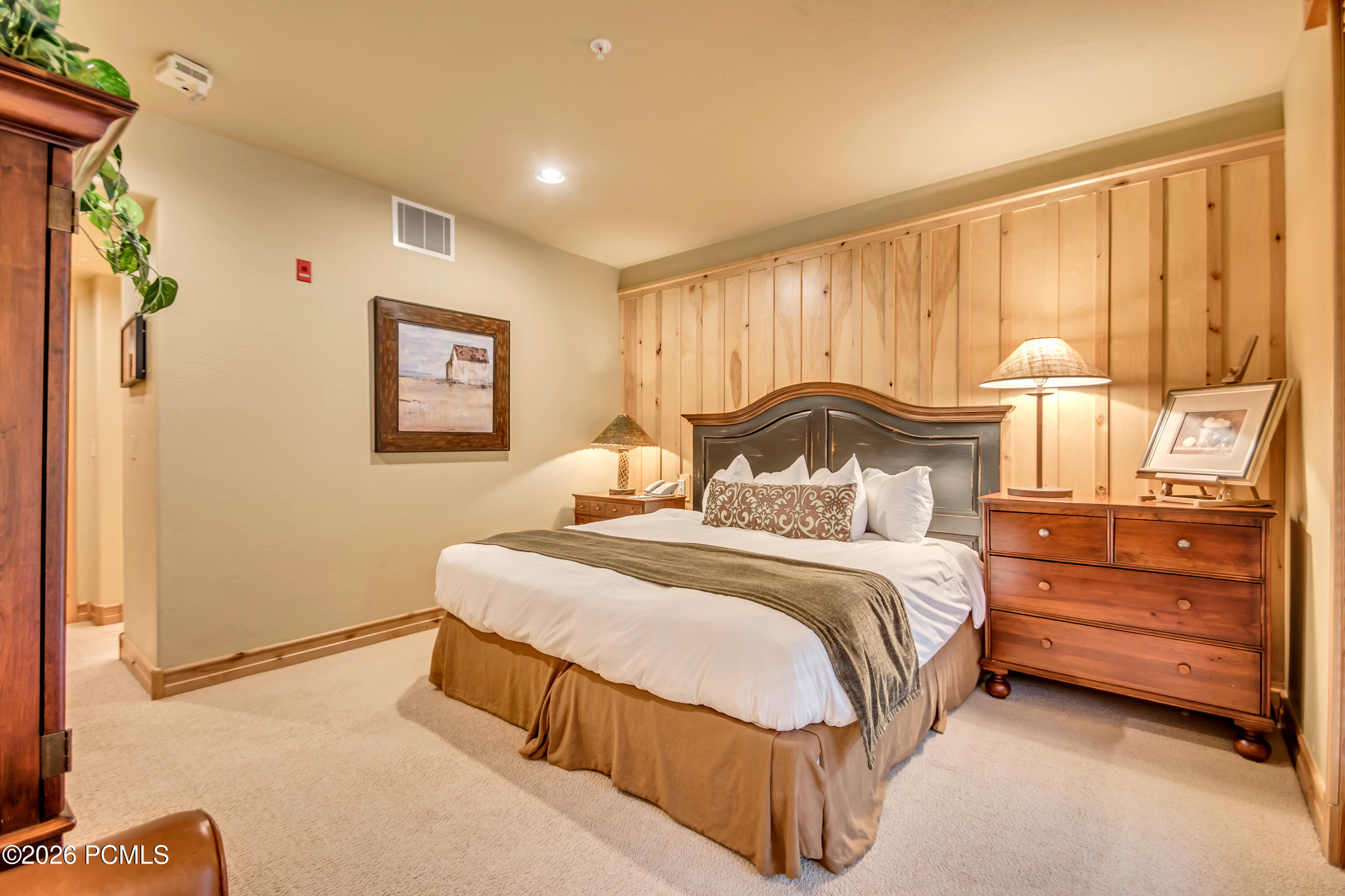 2900 E Deer Valley Drive B218/220