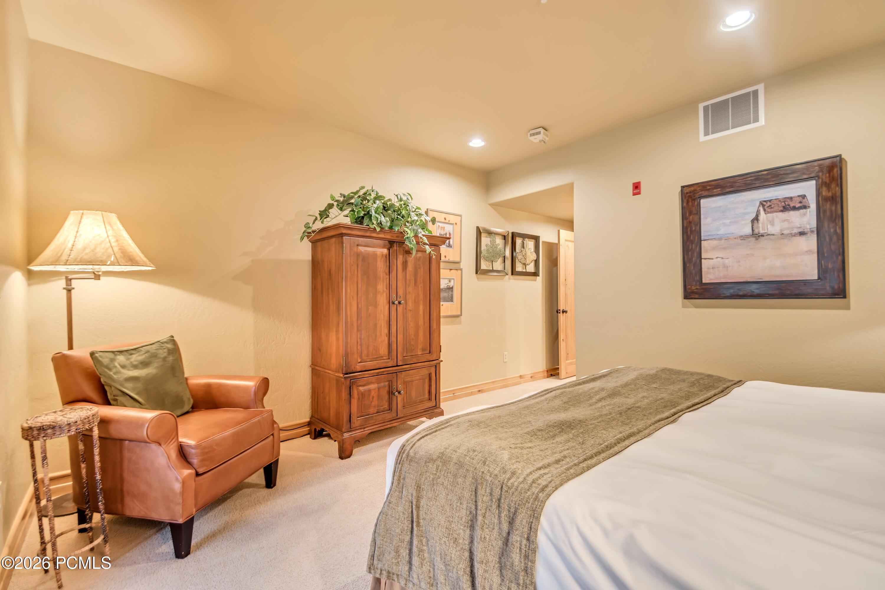 2900 E Deer Valley Drive B218/220