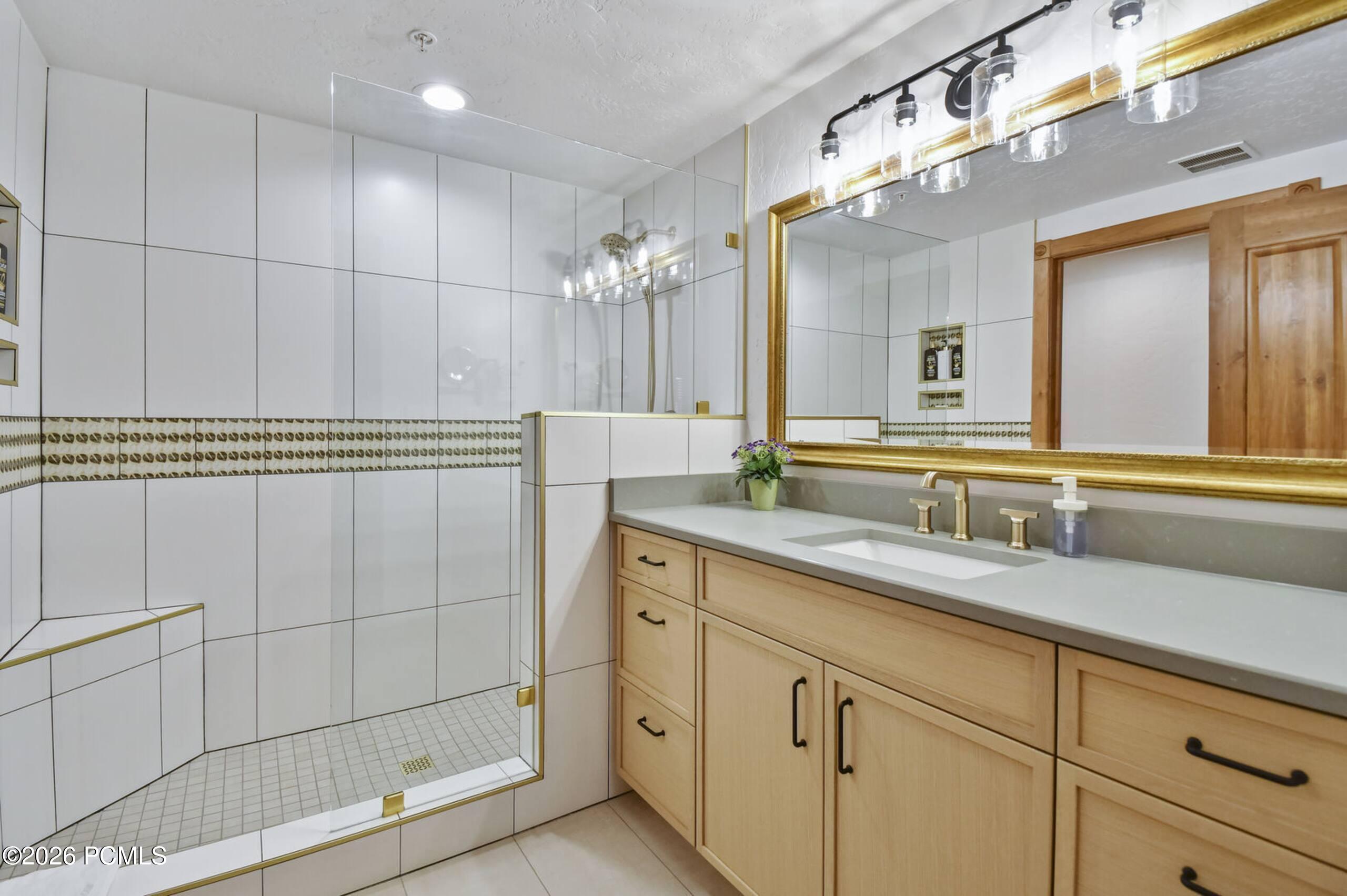 840 W Bigler Lane 1002/1004