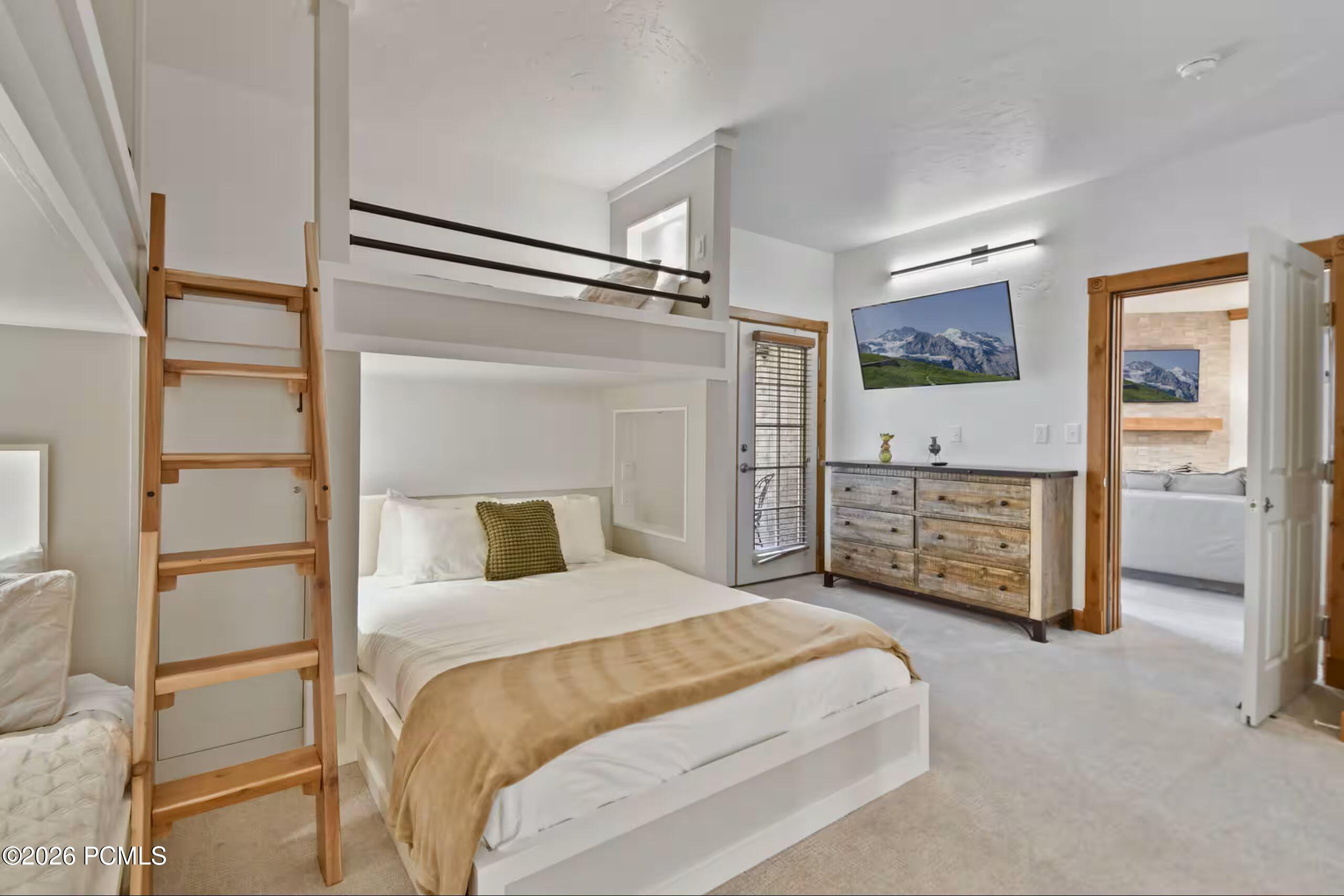 840 W Bigler Lane 1002/1004