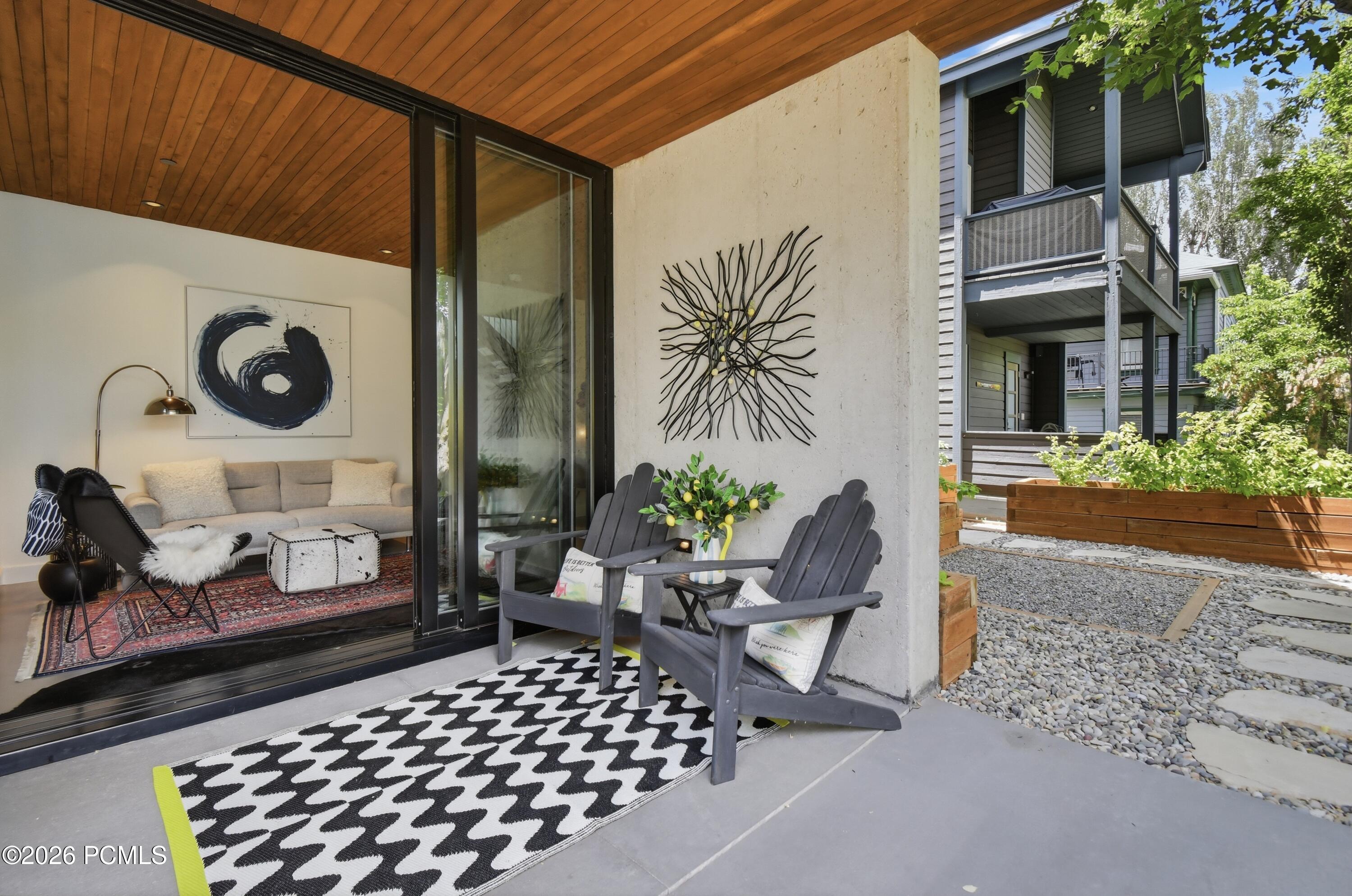 328 Woodside Avenue