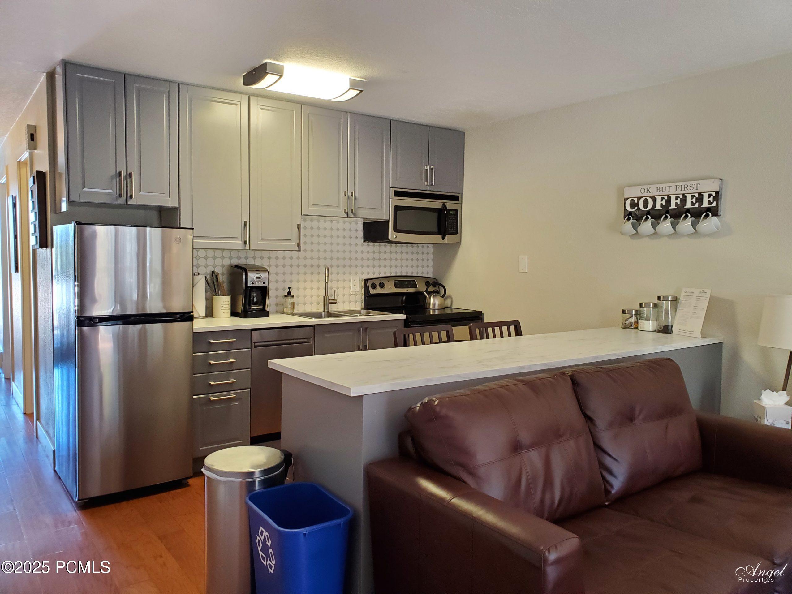 1530 Empire Avenue 200