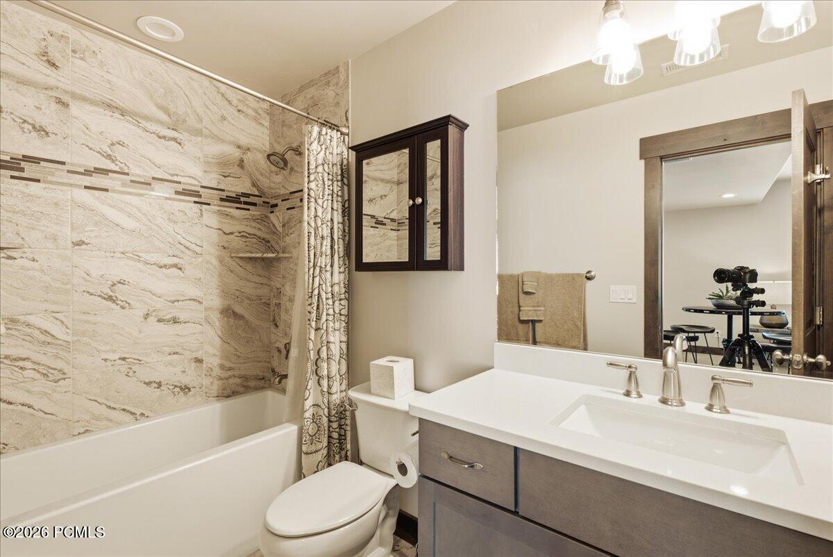 1138 W Cadence Court