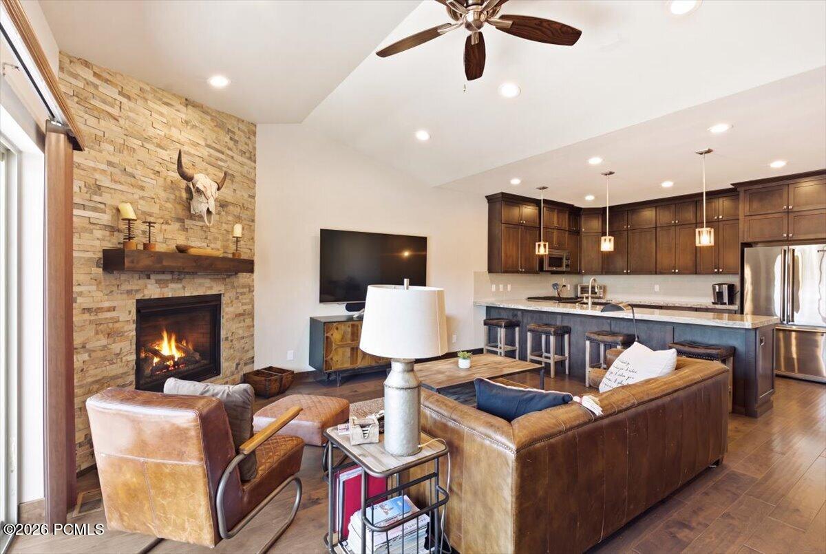 1138 W Cadence Court