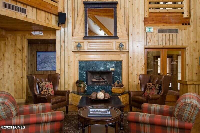 7720 E Royal Street East Ct-24