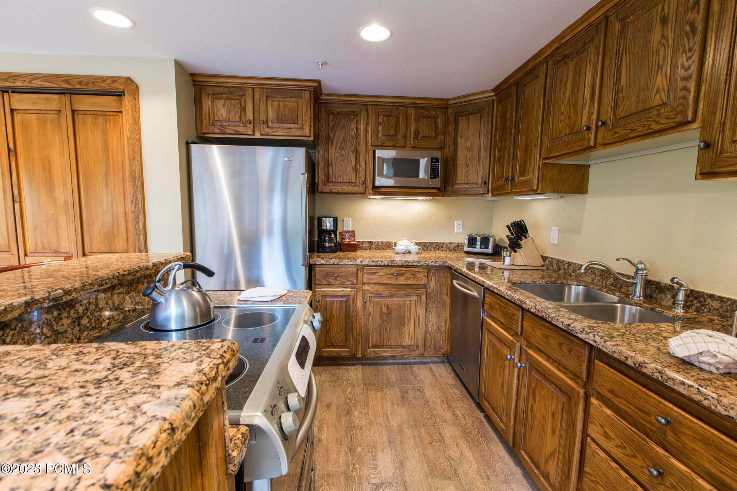 7720 E Royal Street East Ct-24