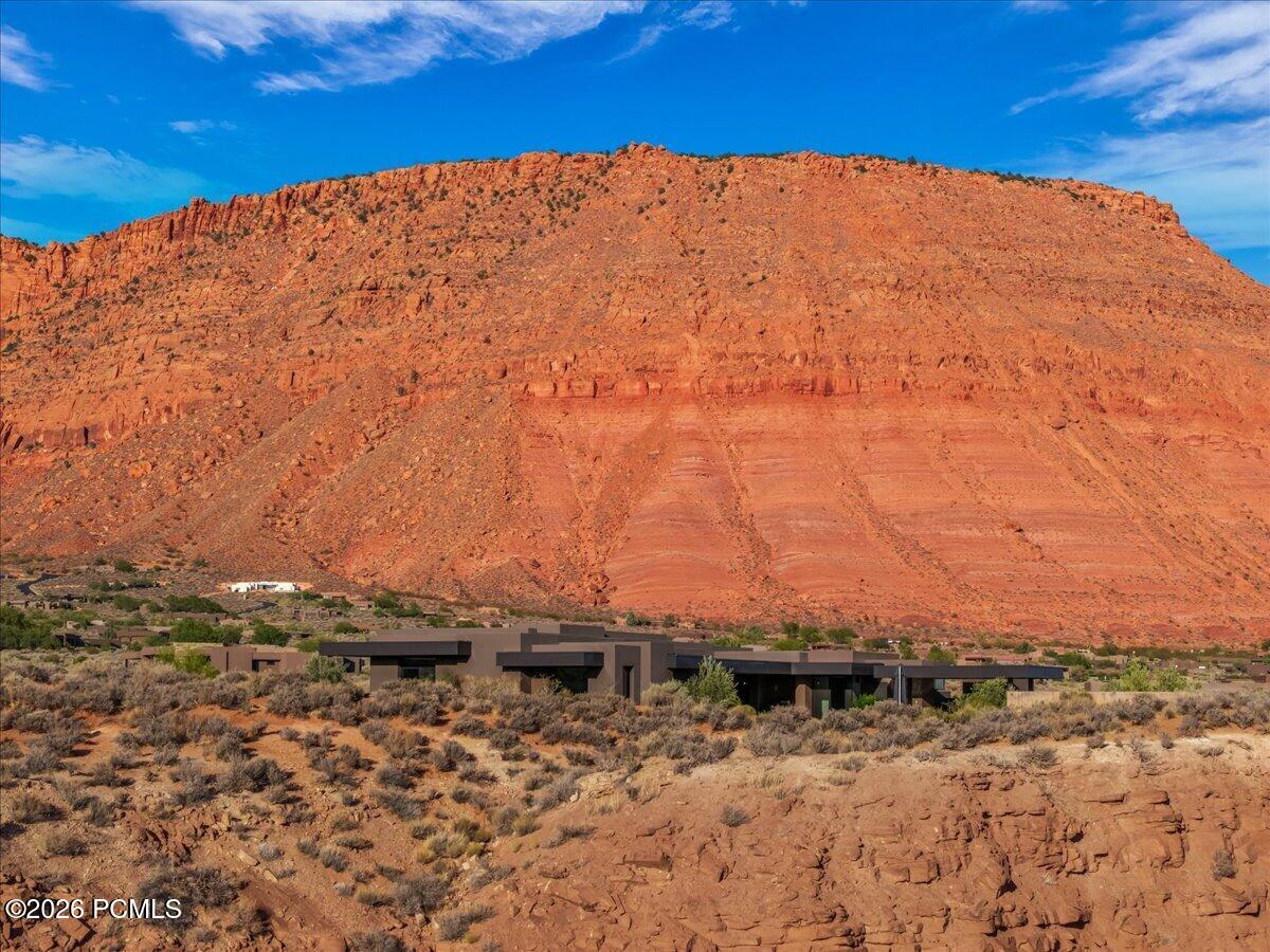 802 W Wicasa Way