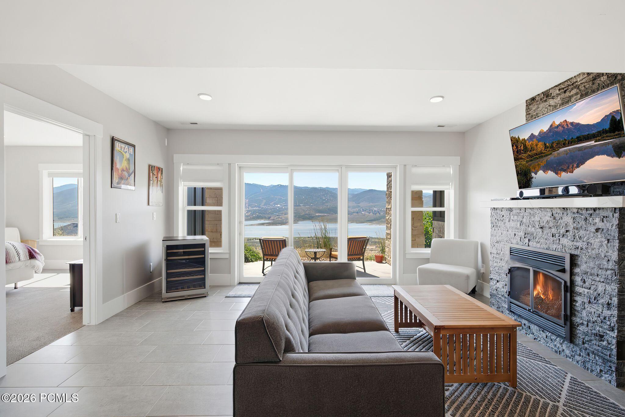 11293 Shoreline Drive