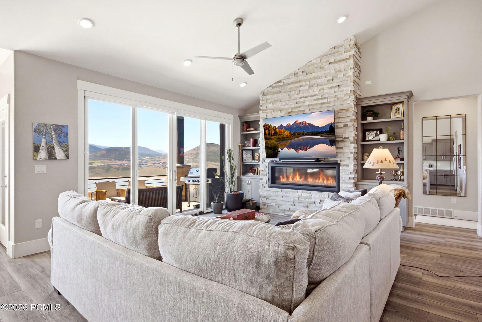 11293 Shoreline Drive