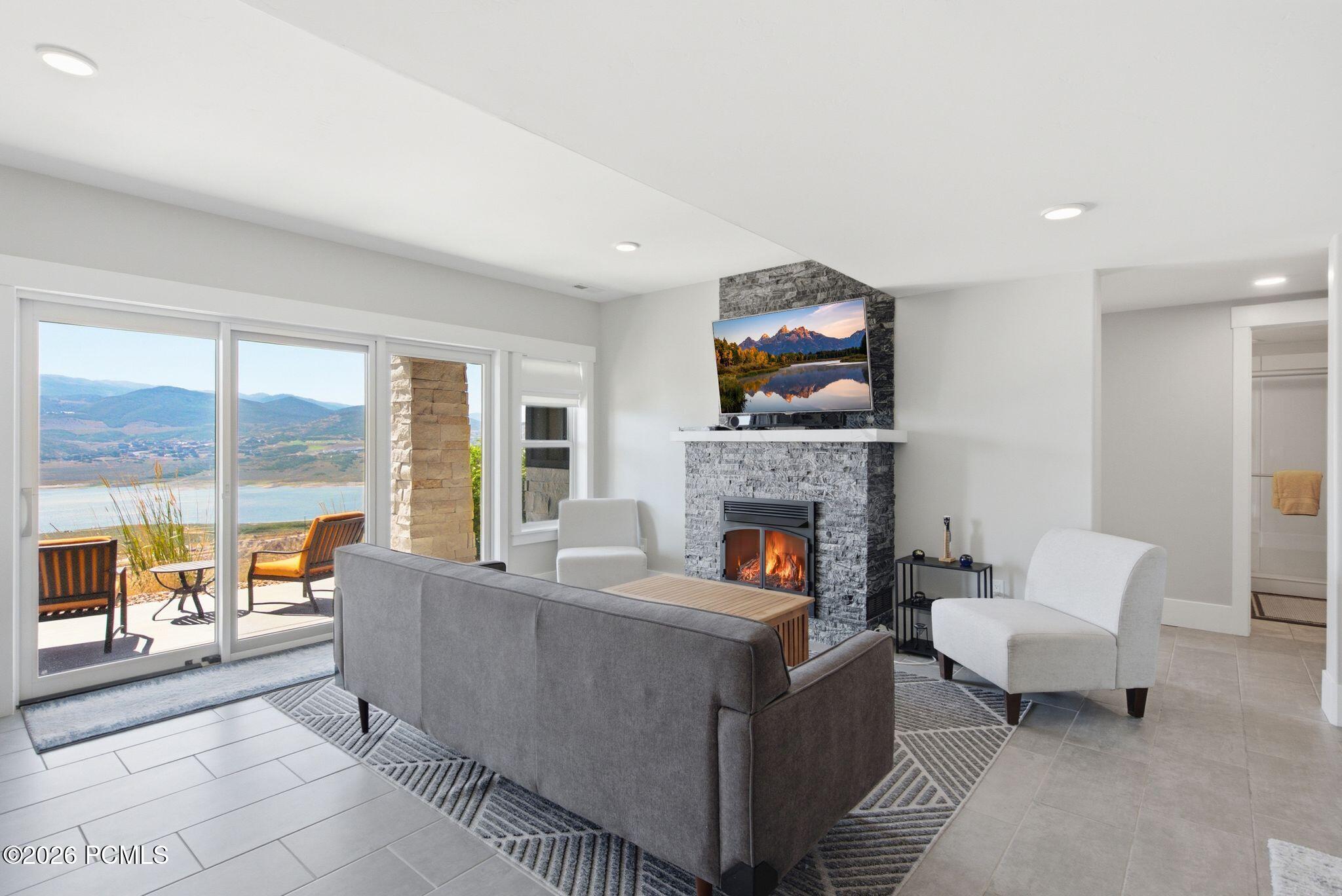 11293 Shoreline Drive