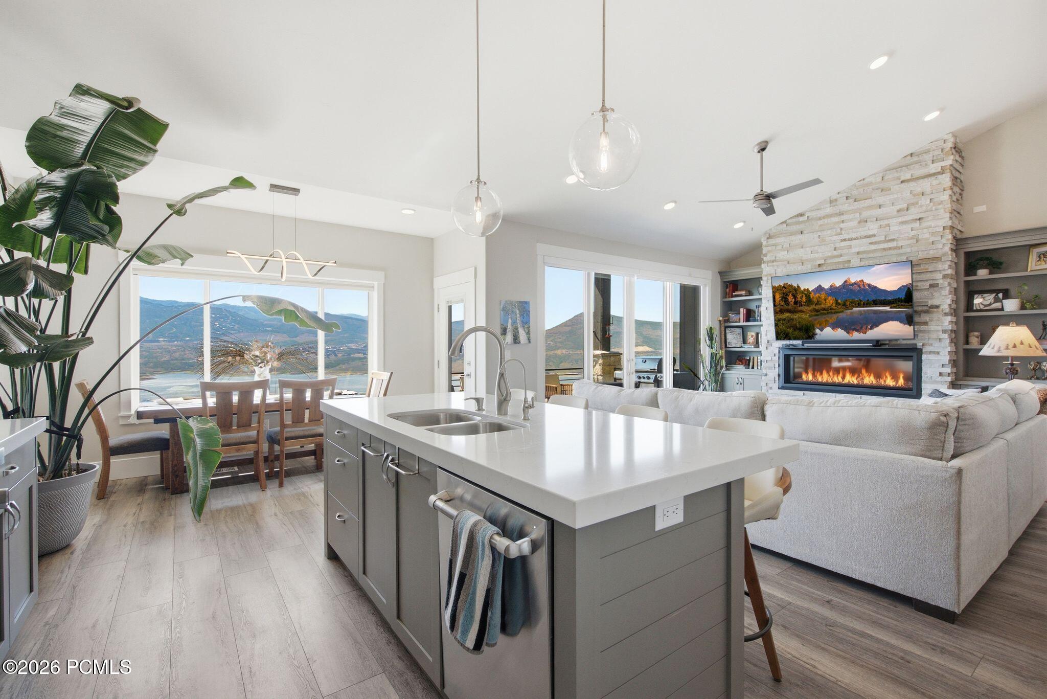 11293 Shoreline Drive