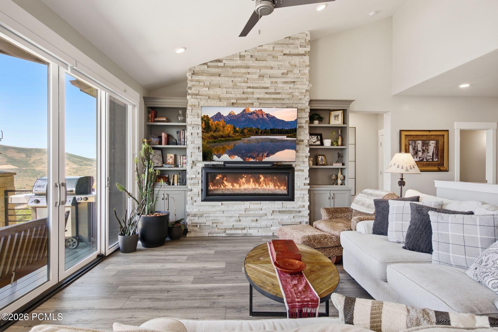11293 Shoreline Drive